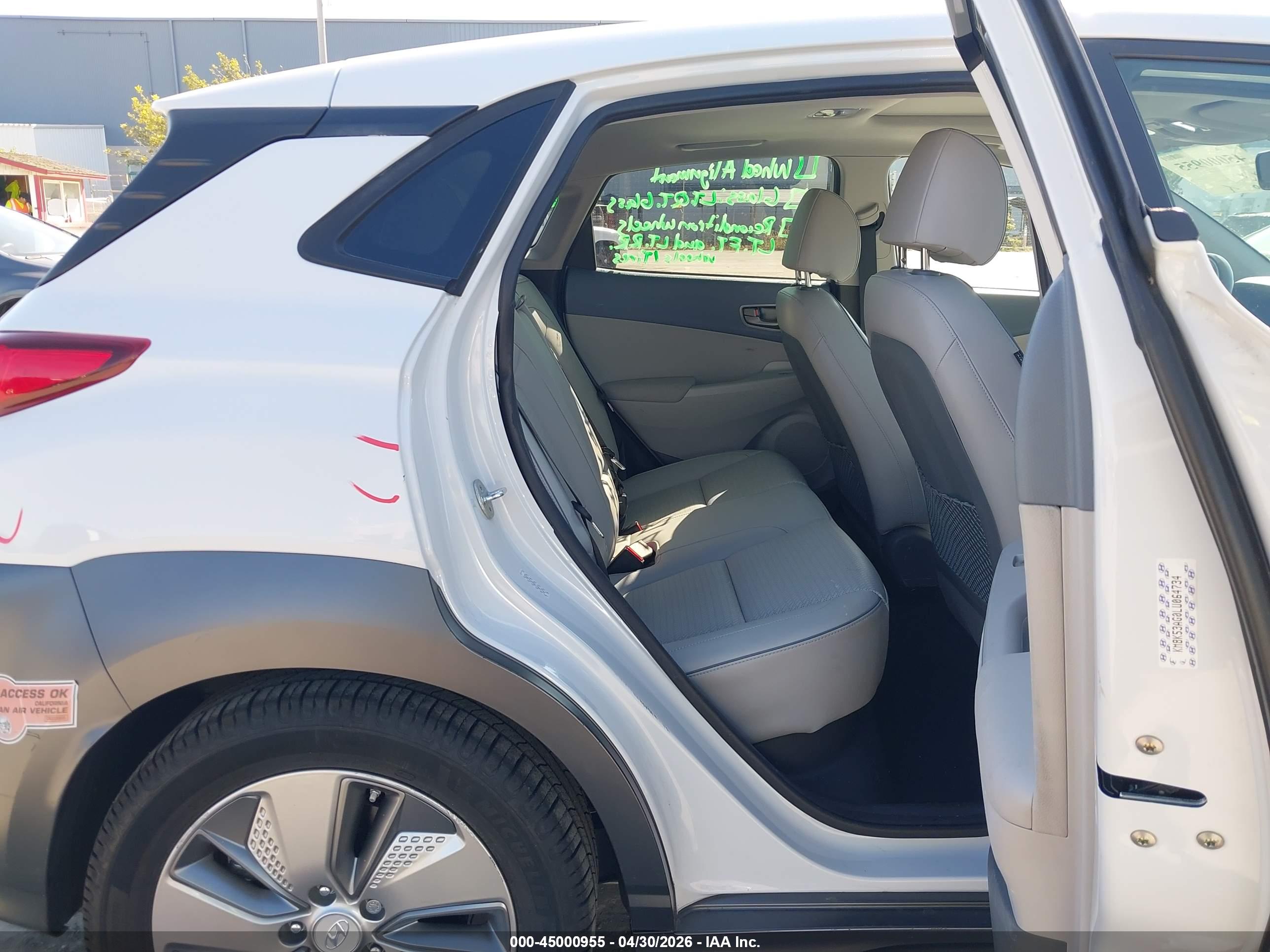 HYUNDAI KONA image 8