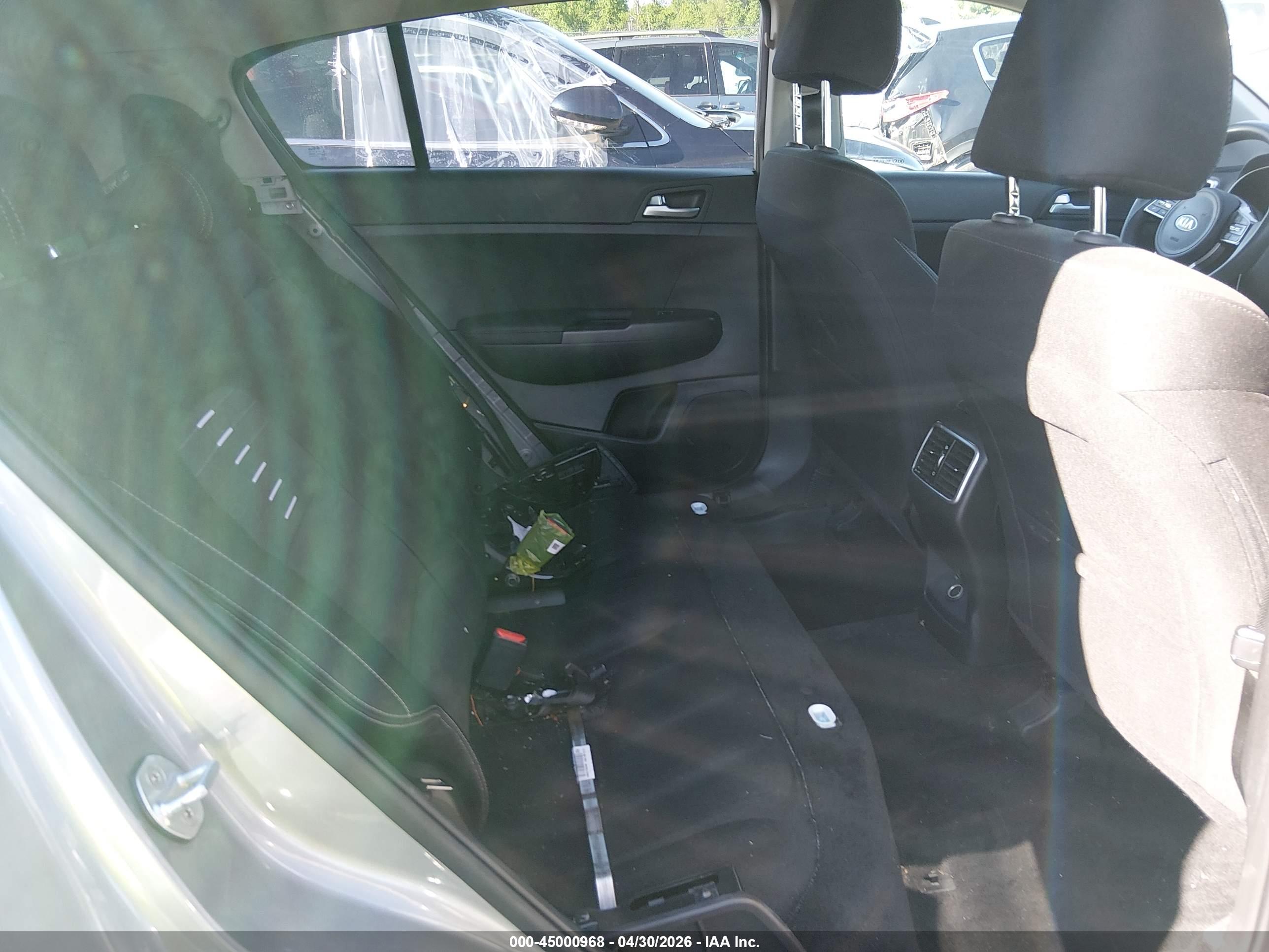 KIA SPORTAGE image 8