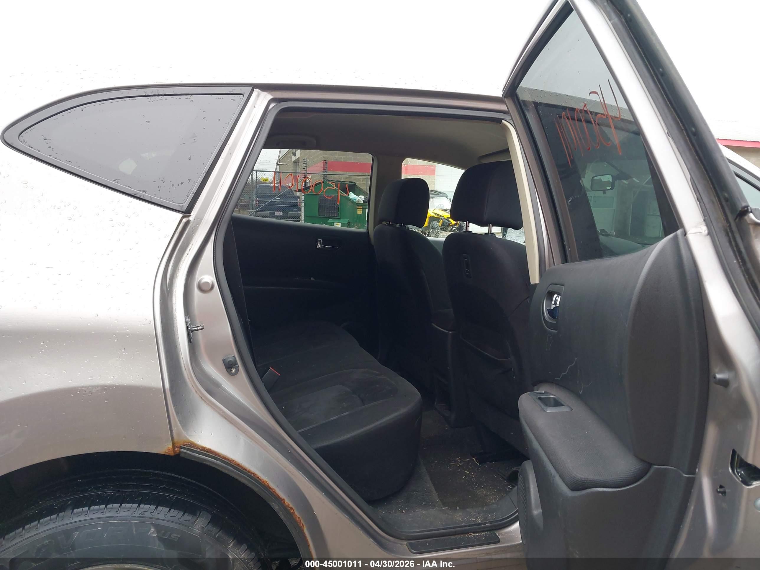 NISSAN ROGUE image 8