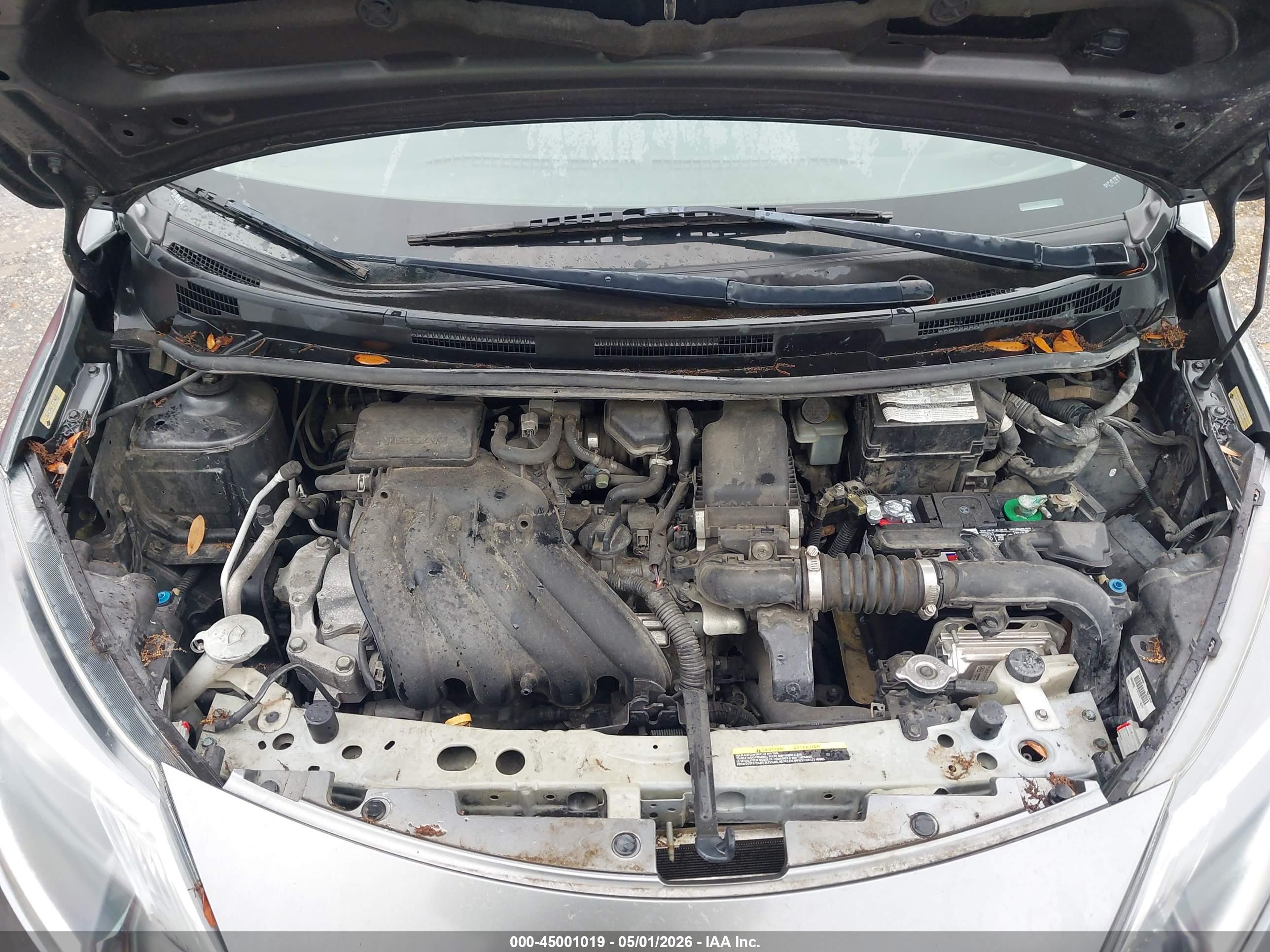 NISSAN VERSA image 10