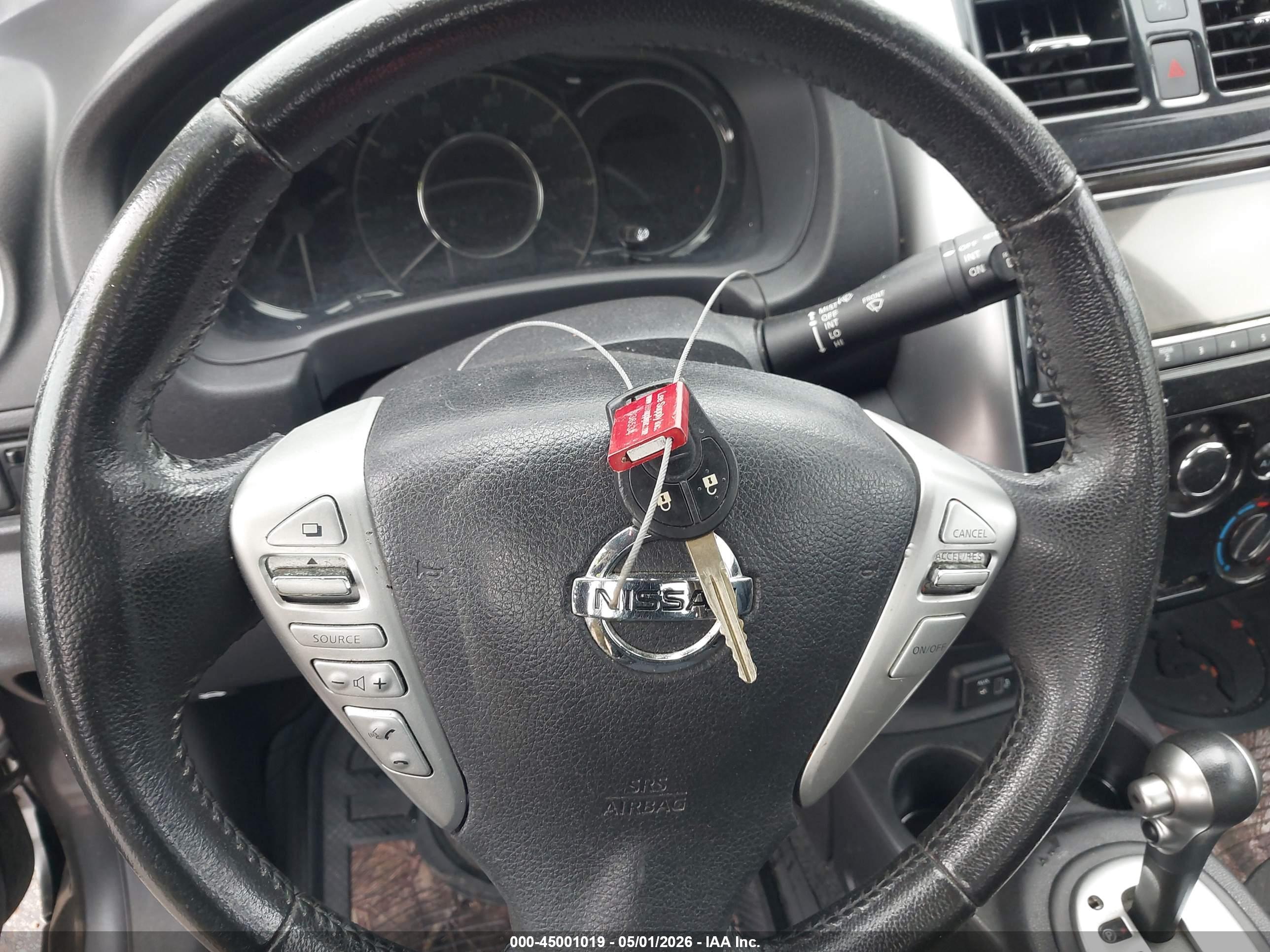 NISSAN VERSA image 11