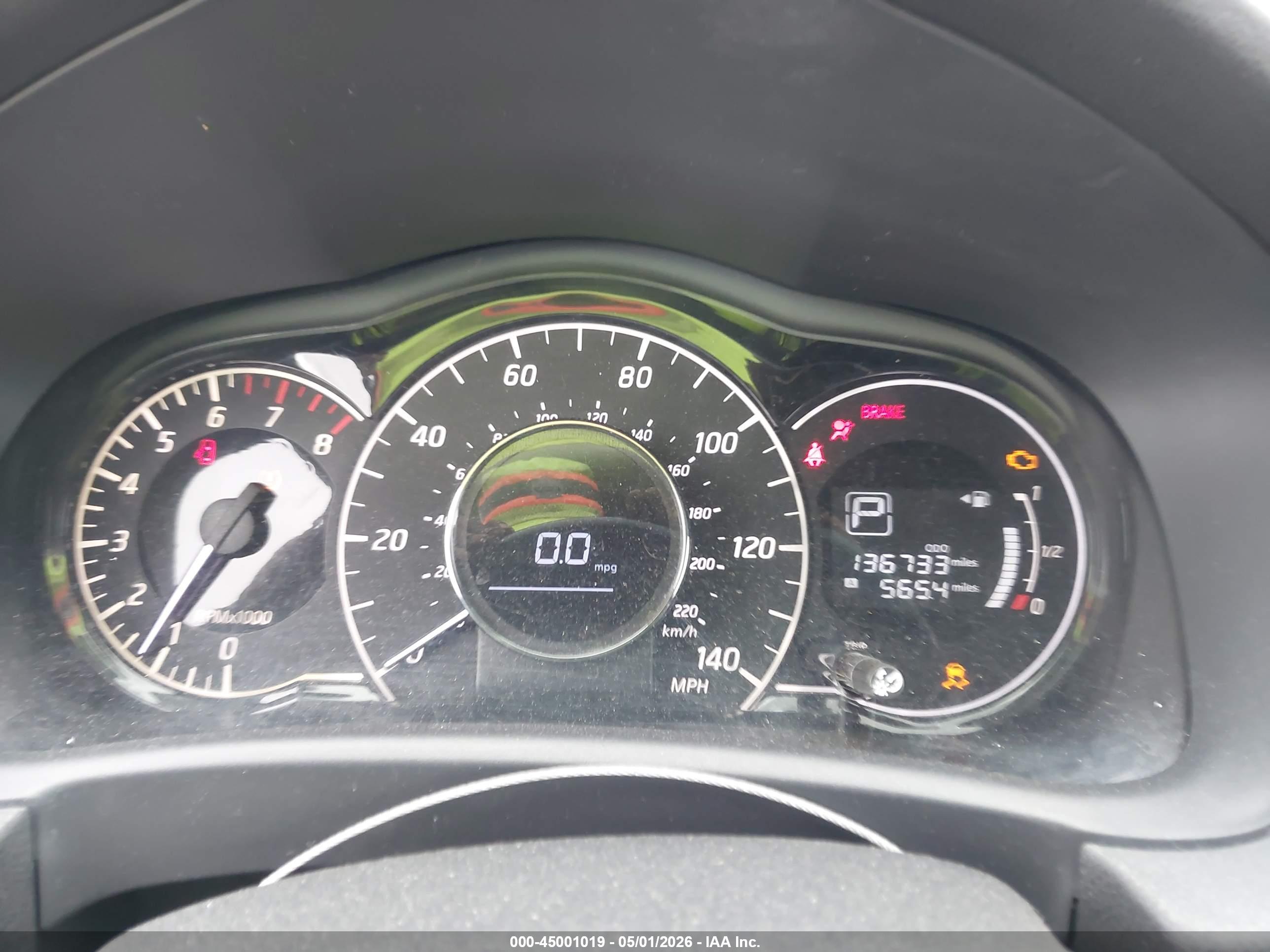 NISSAN VERSA image 7