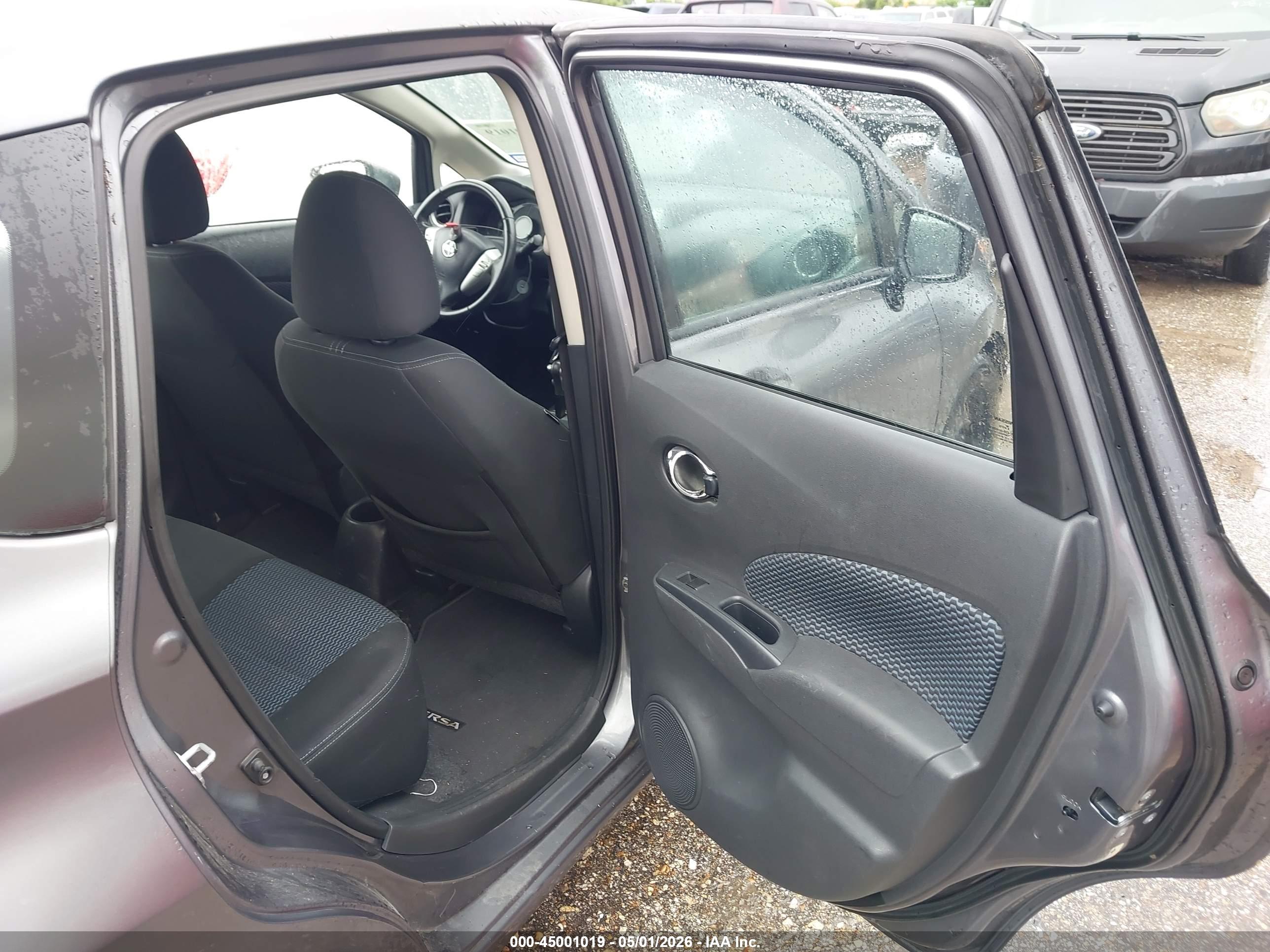 NISSAN VERSA image 8