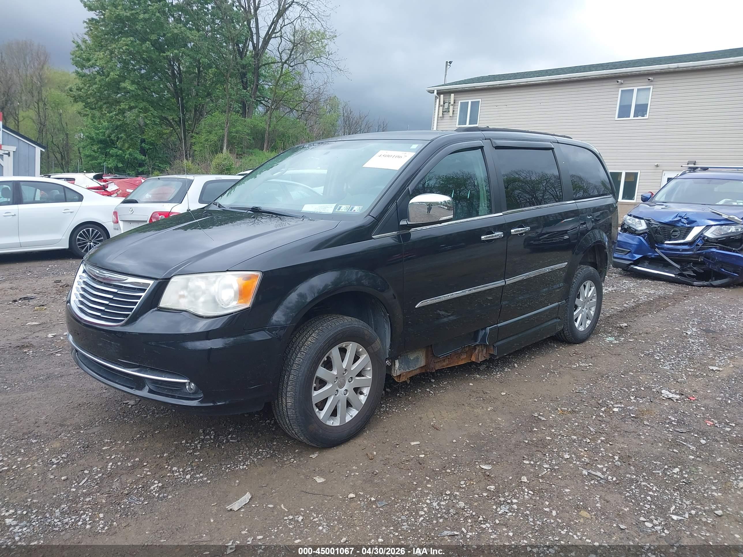 CHRYSLER TOWN image 2