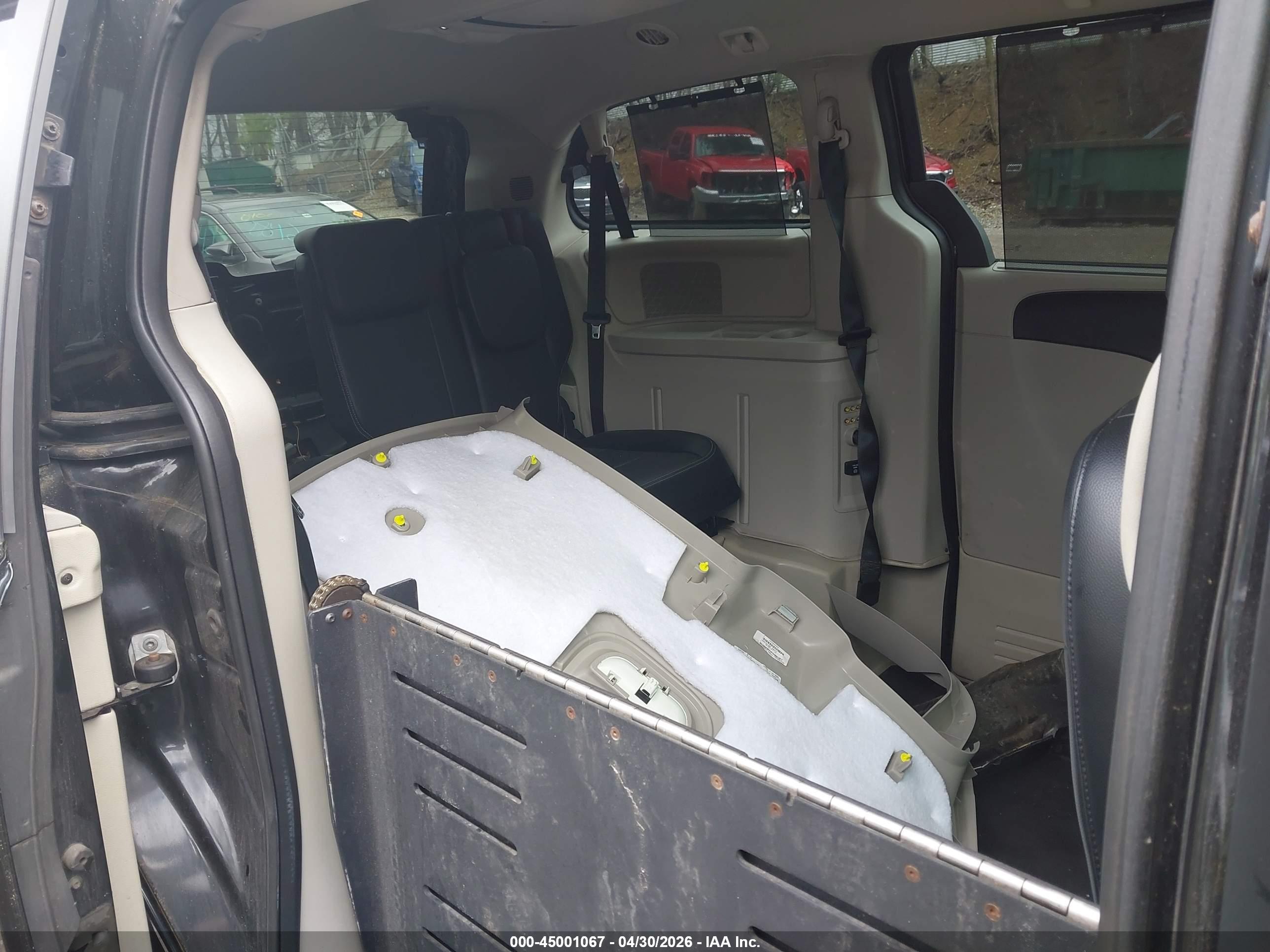 CHRYSLER TOWN image 8