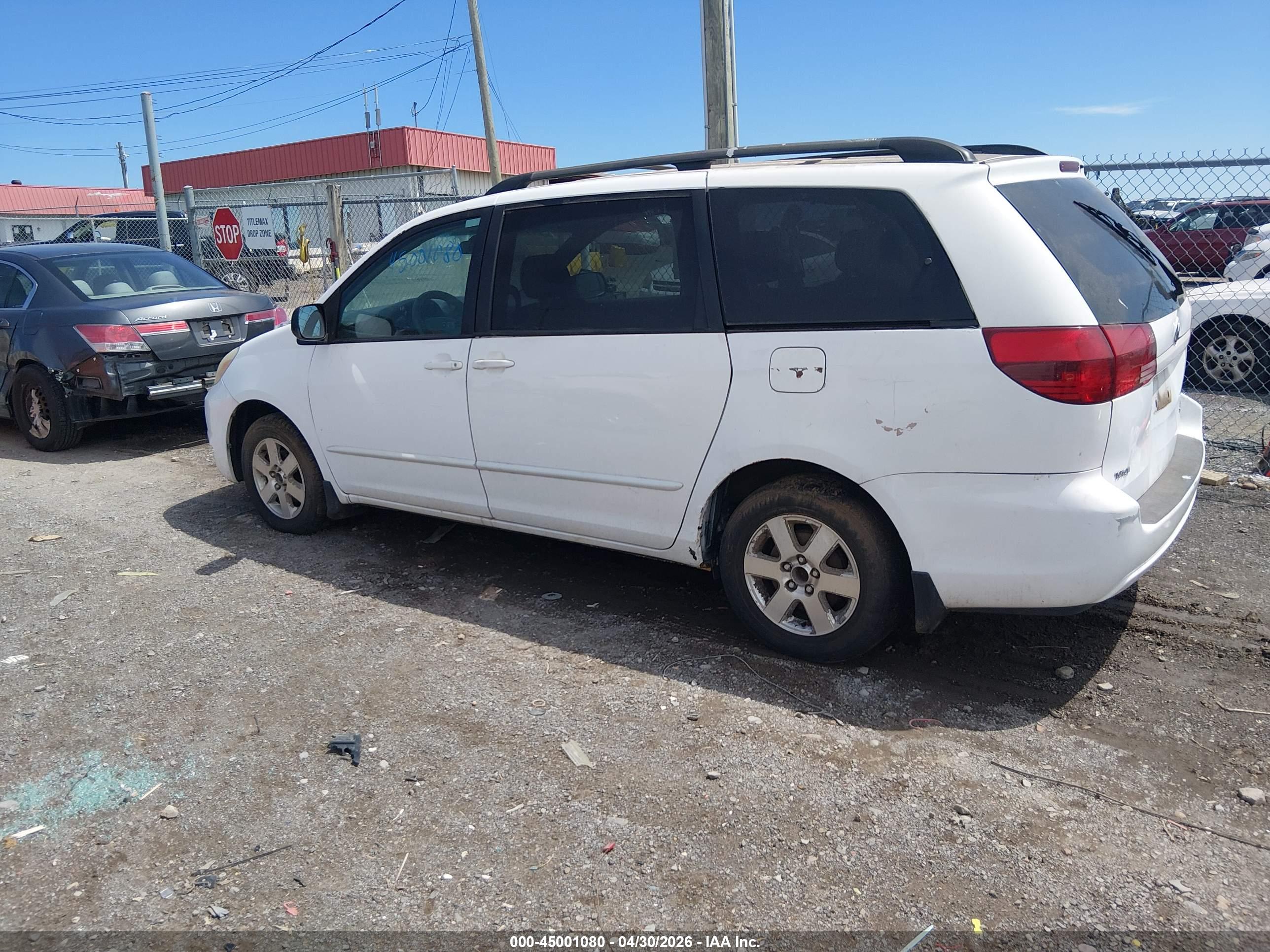 TOYOTA SIENNA image 6