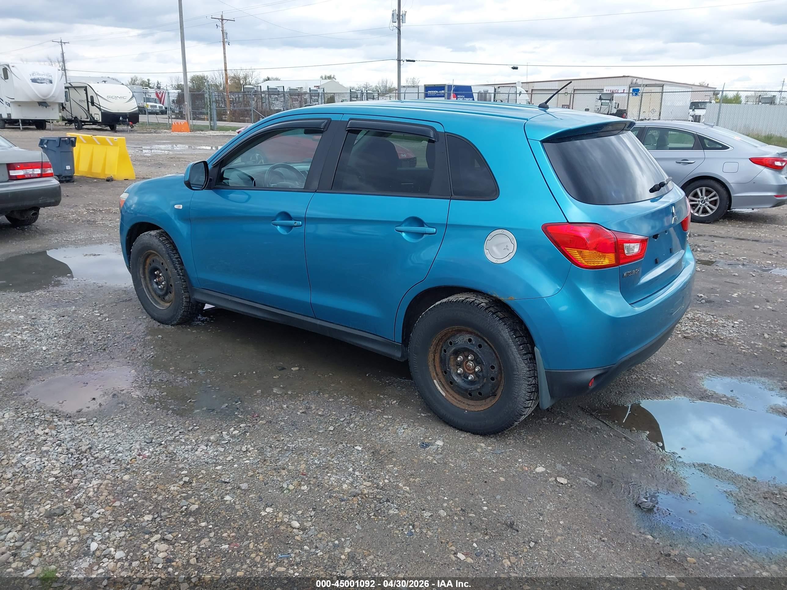 MITSUBISHI OUTLANDER image 3