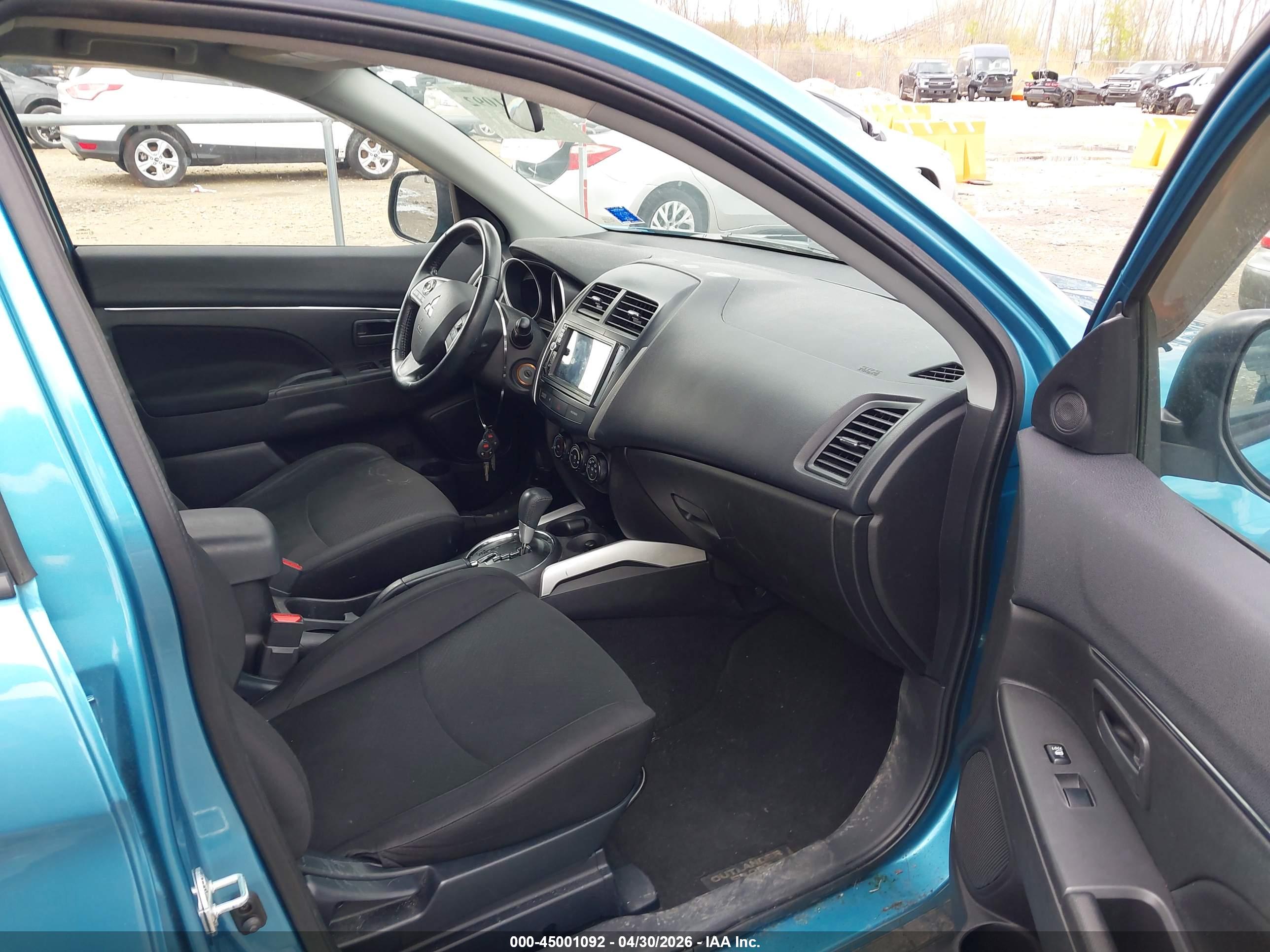 MITSUBISHI OUTLANDER image 5