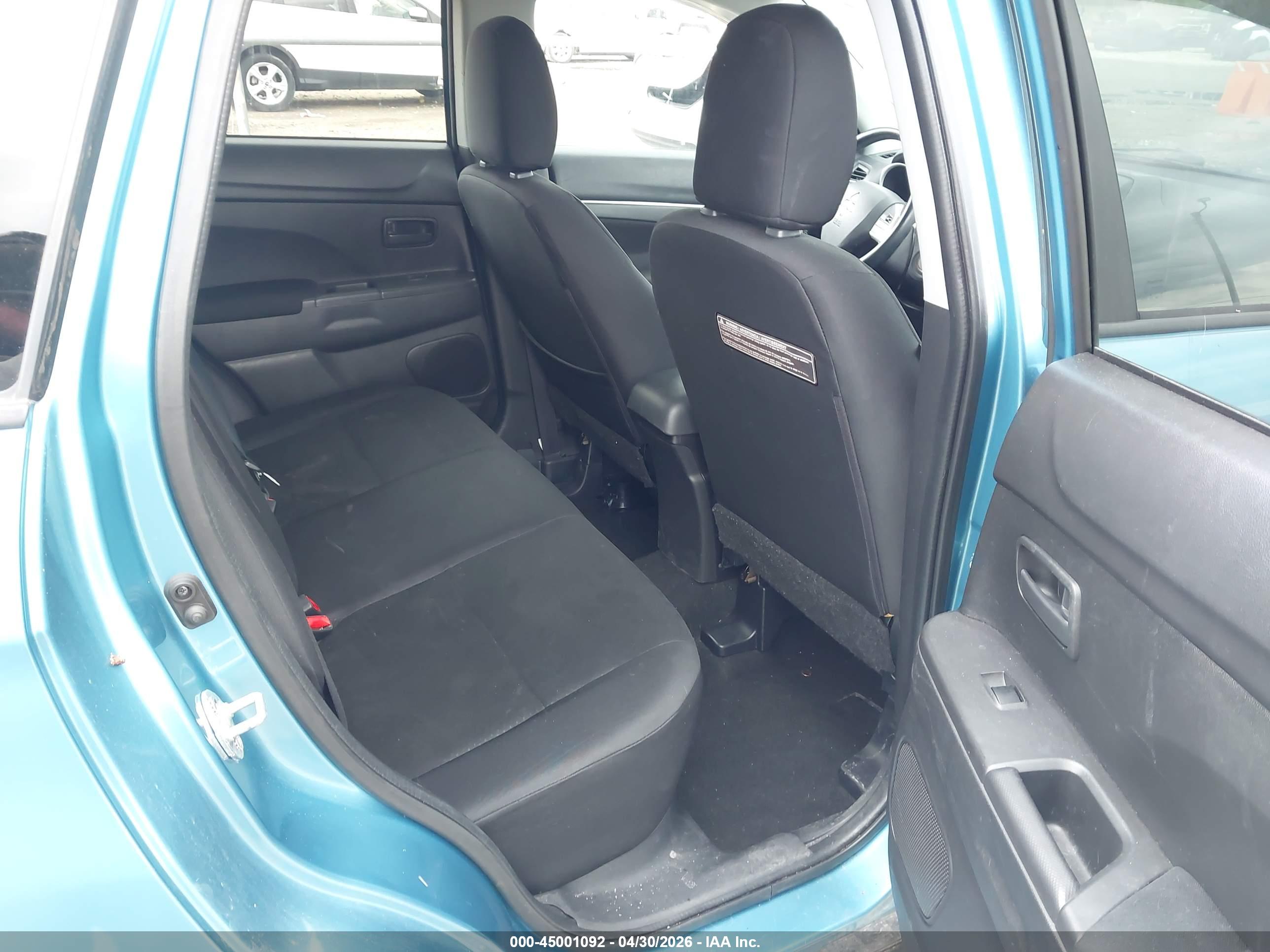 MITSUBISHI OUTLANDER image 8