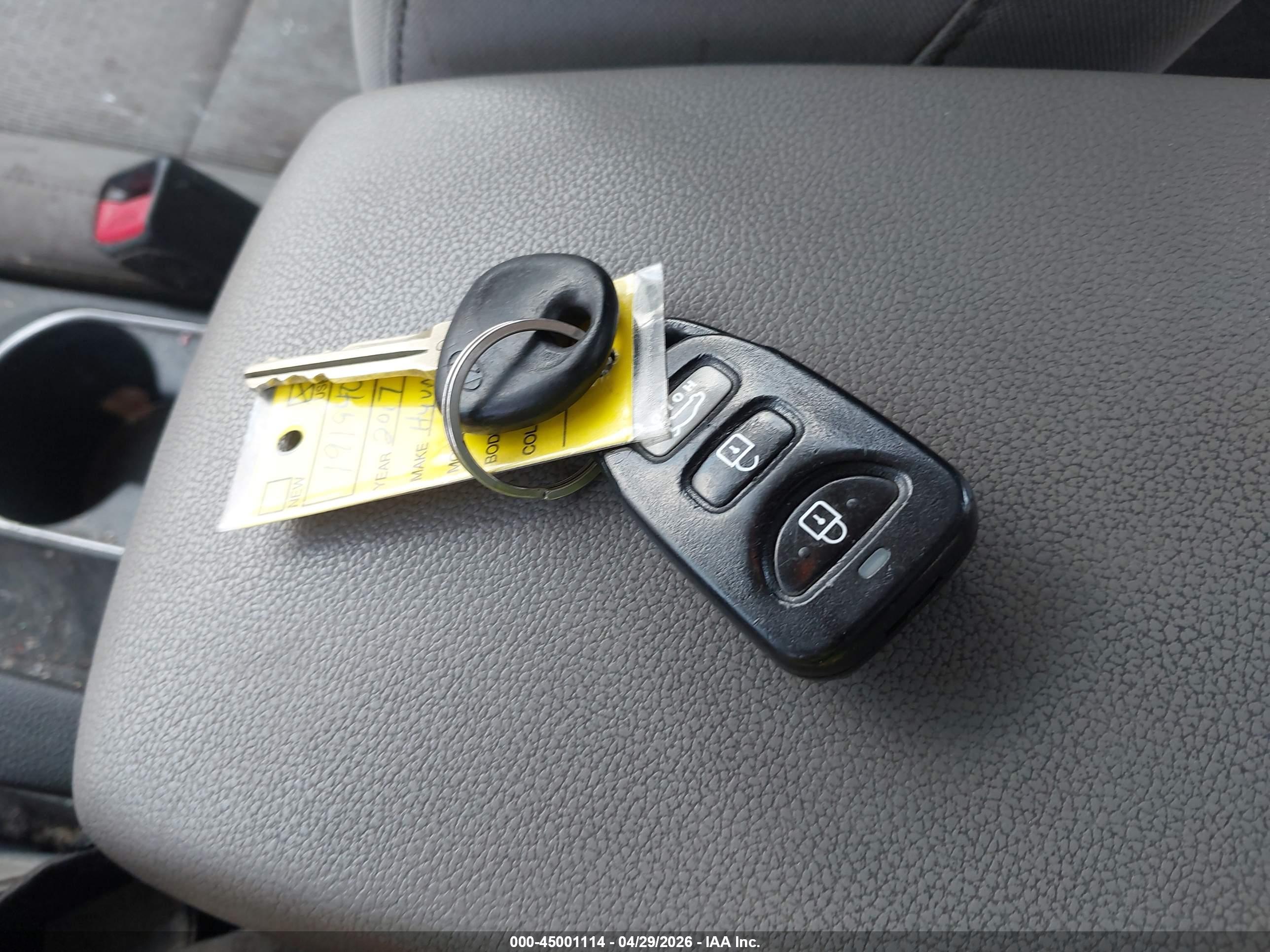 HYUNDAI ELANTRA image 11