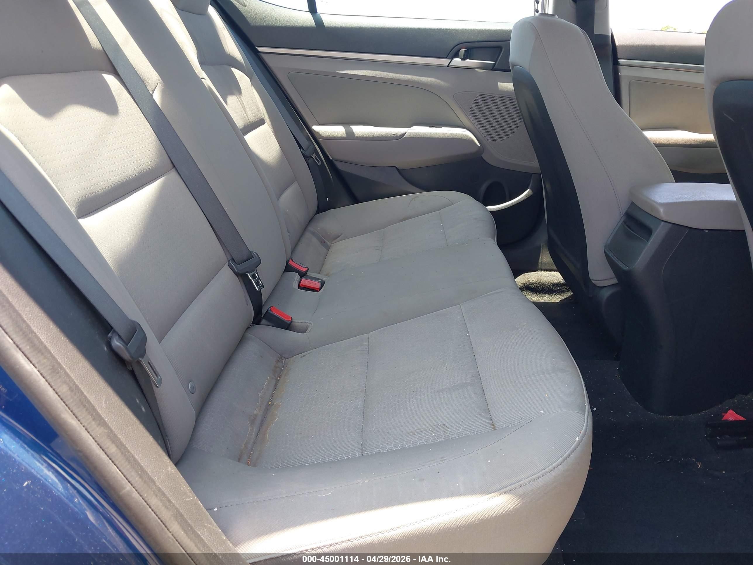 HYUNDAI ELANTRA image 8