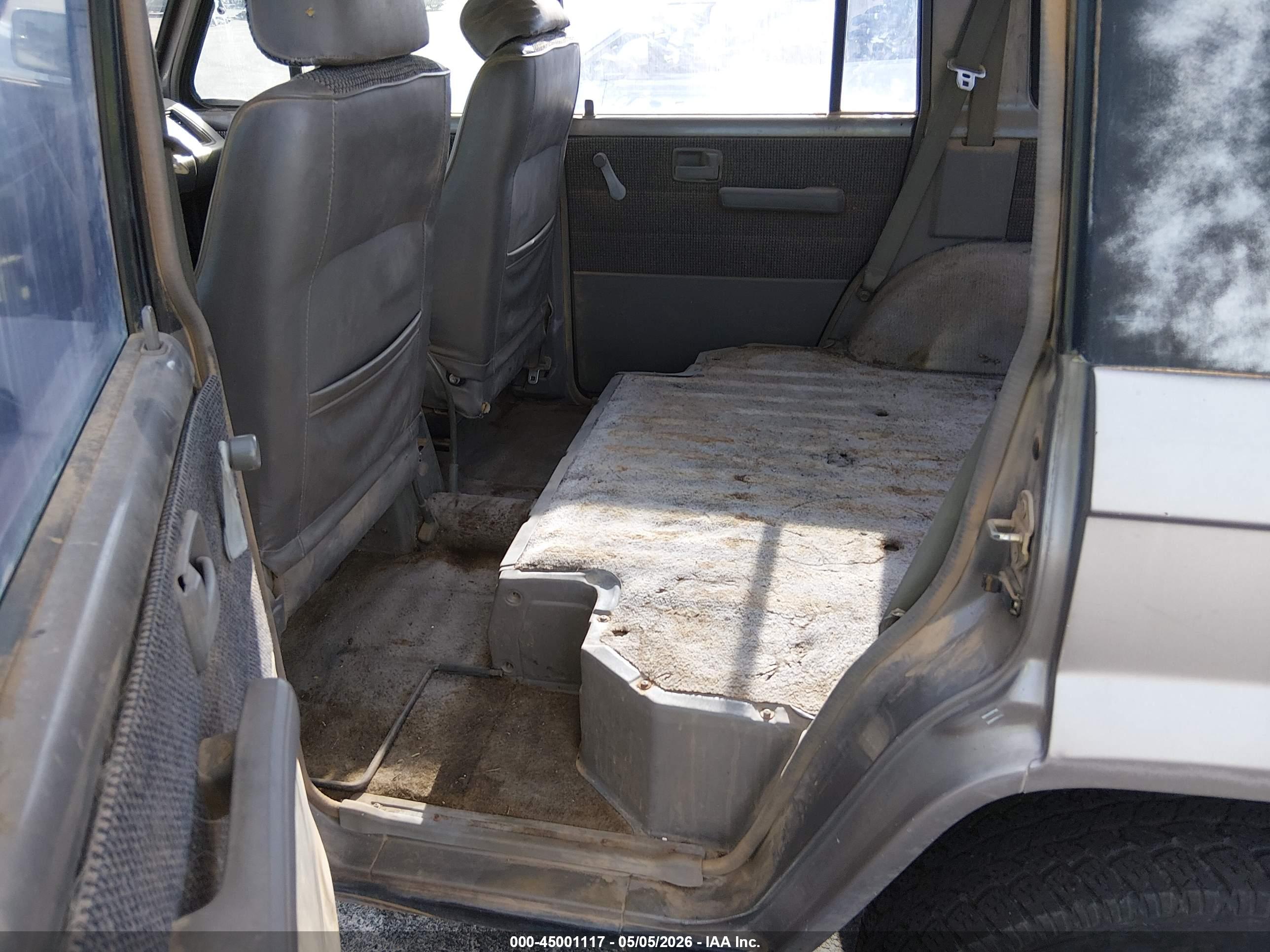 ISUZU TROOPER image 8