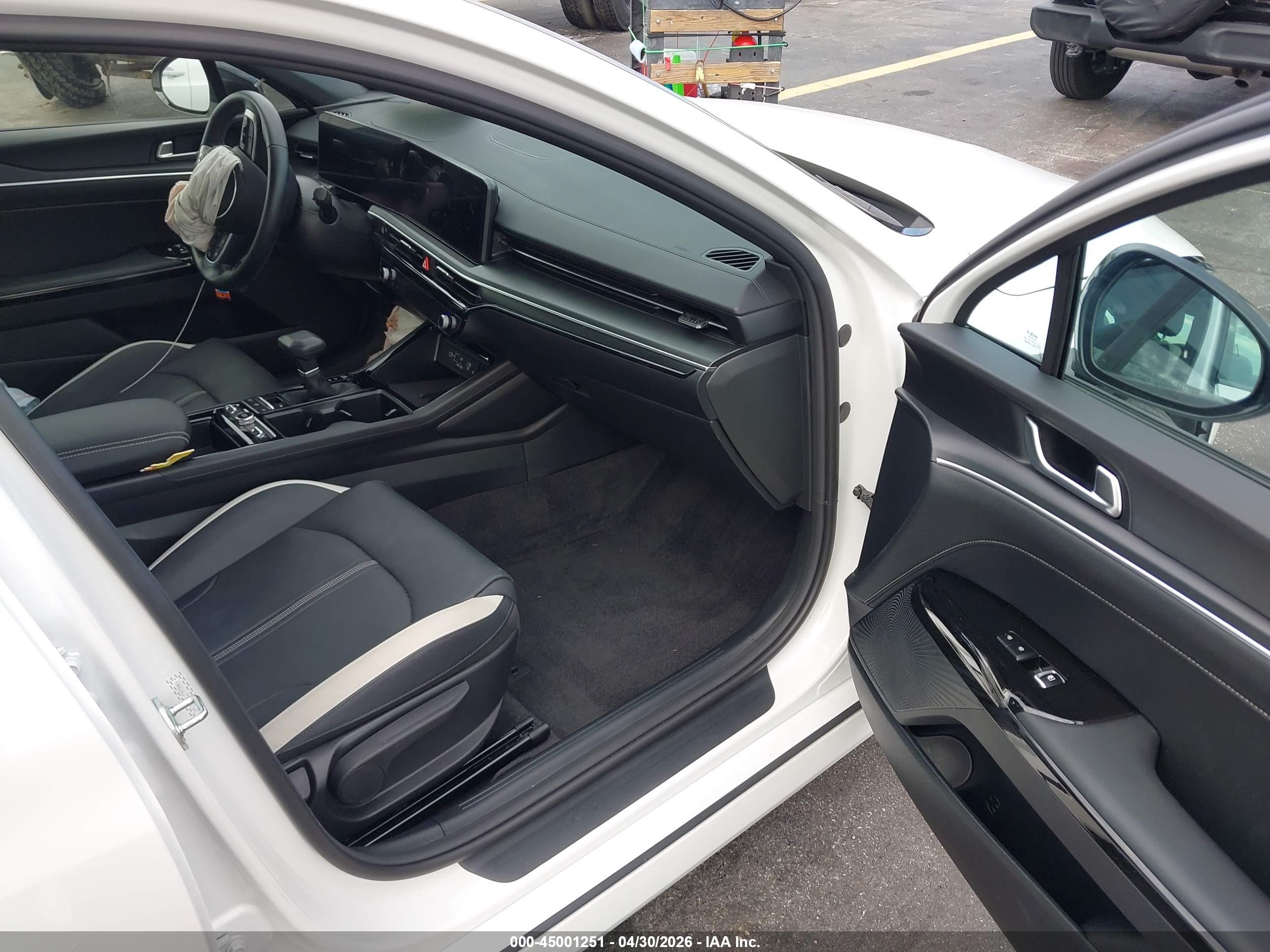 KIA K5 image 5