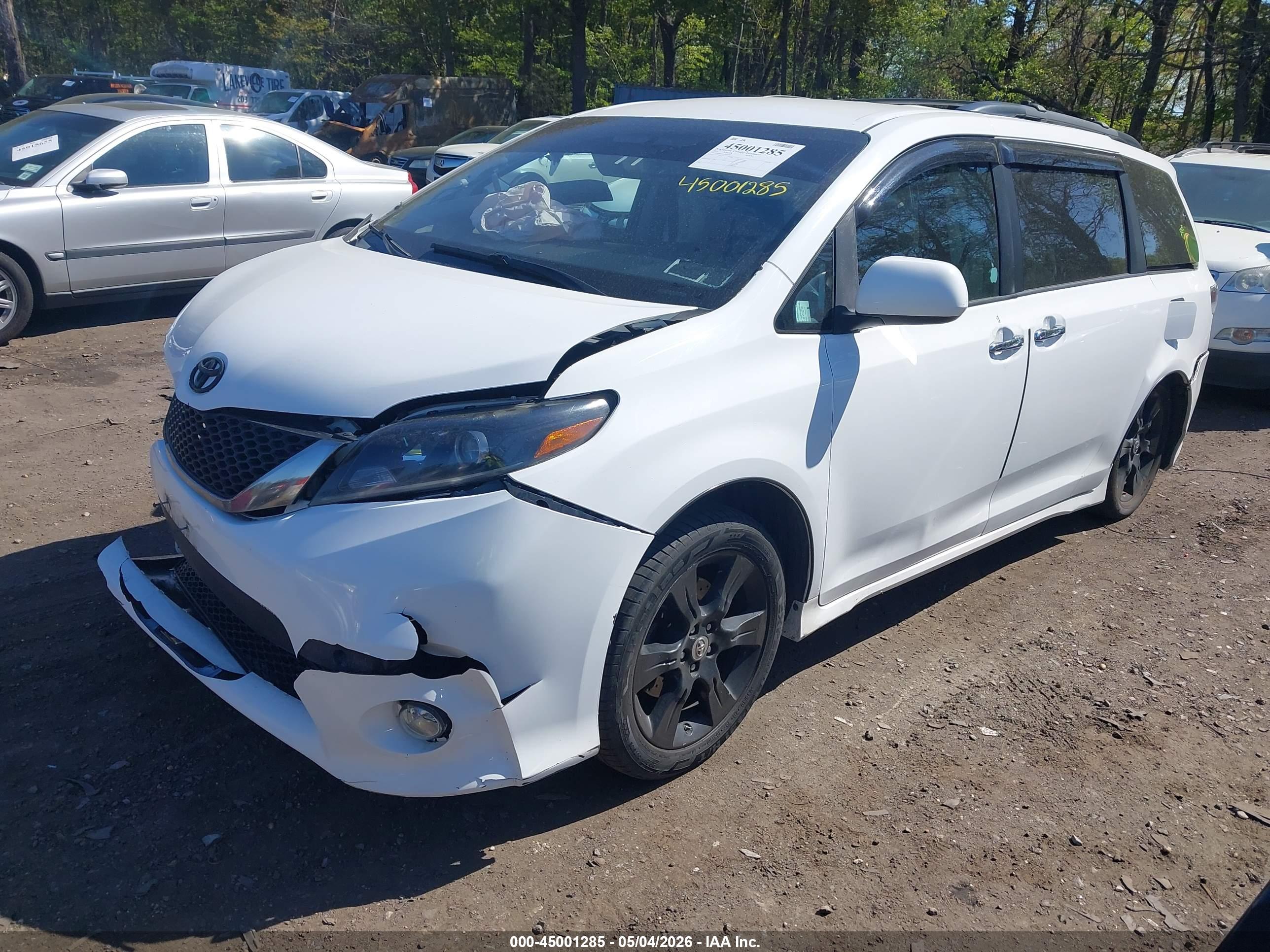 TOYOTA SIENNA image 2
