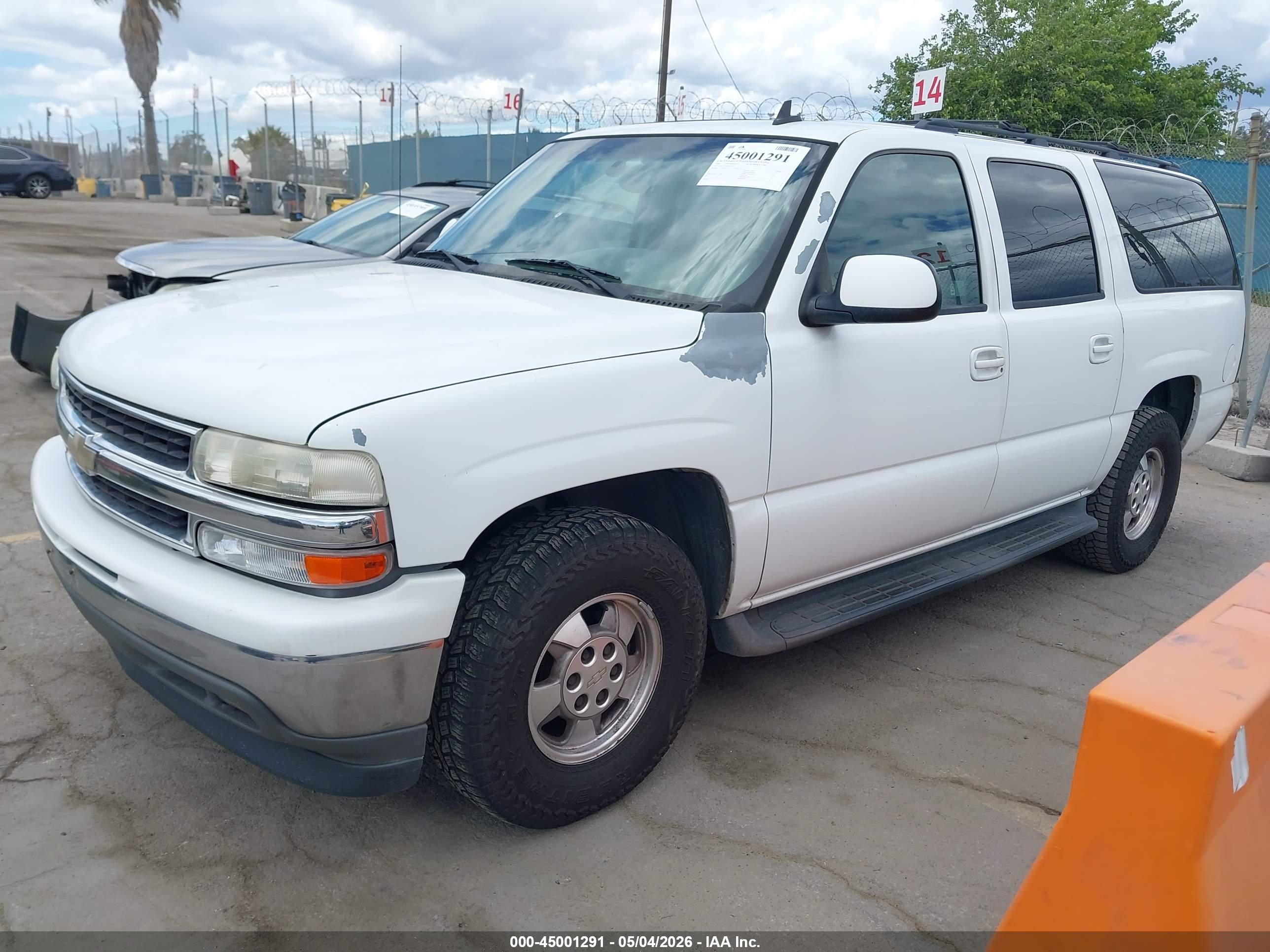 CHEVROLET SUBURBAN image 2