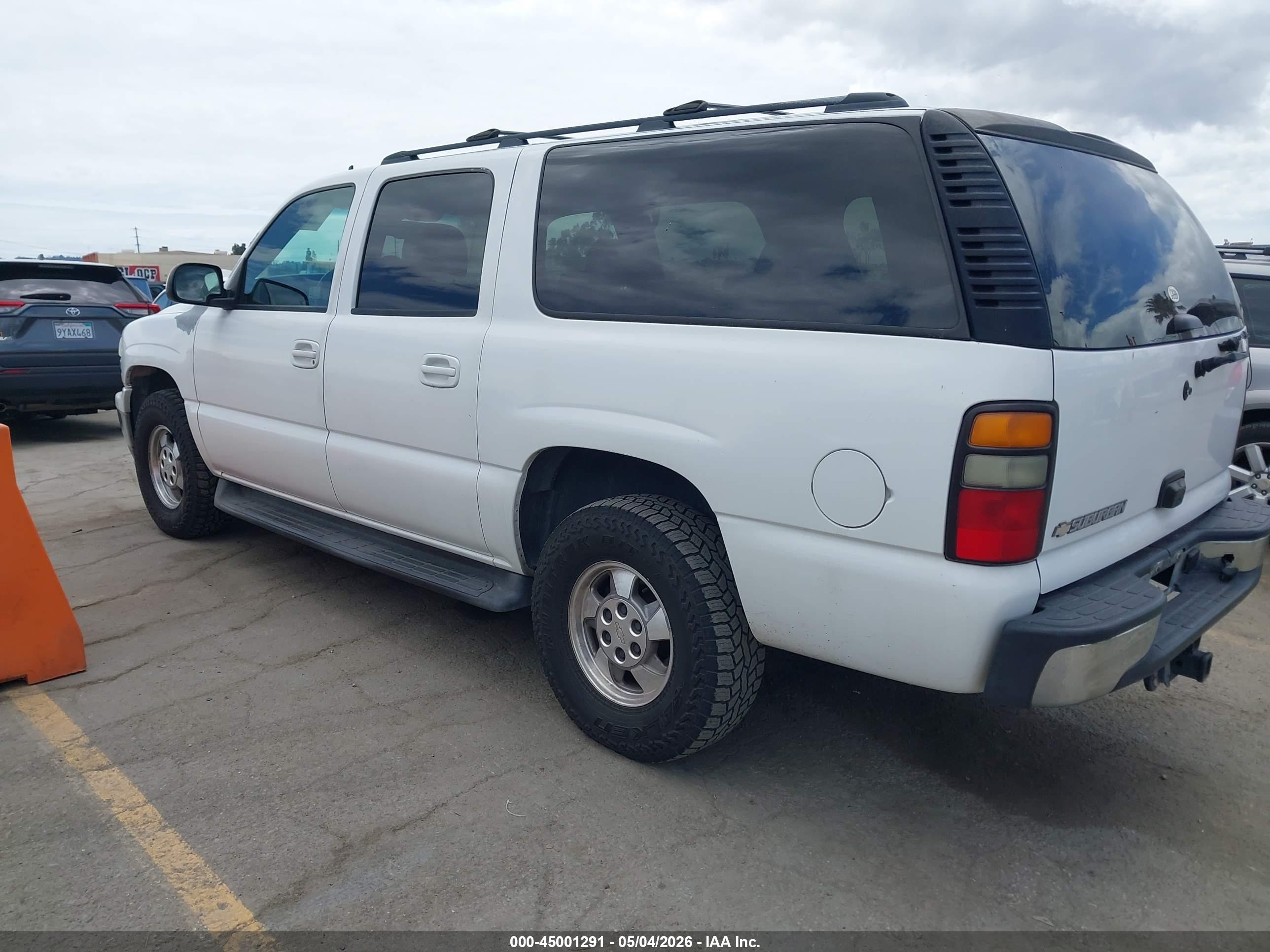 CHEVROLET SUBURBAN image 3