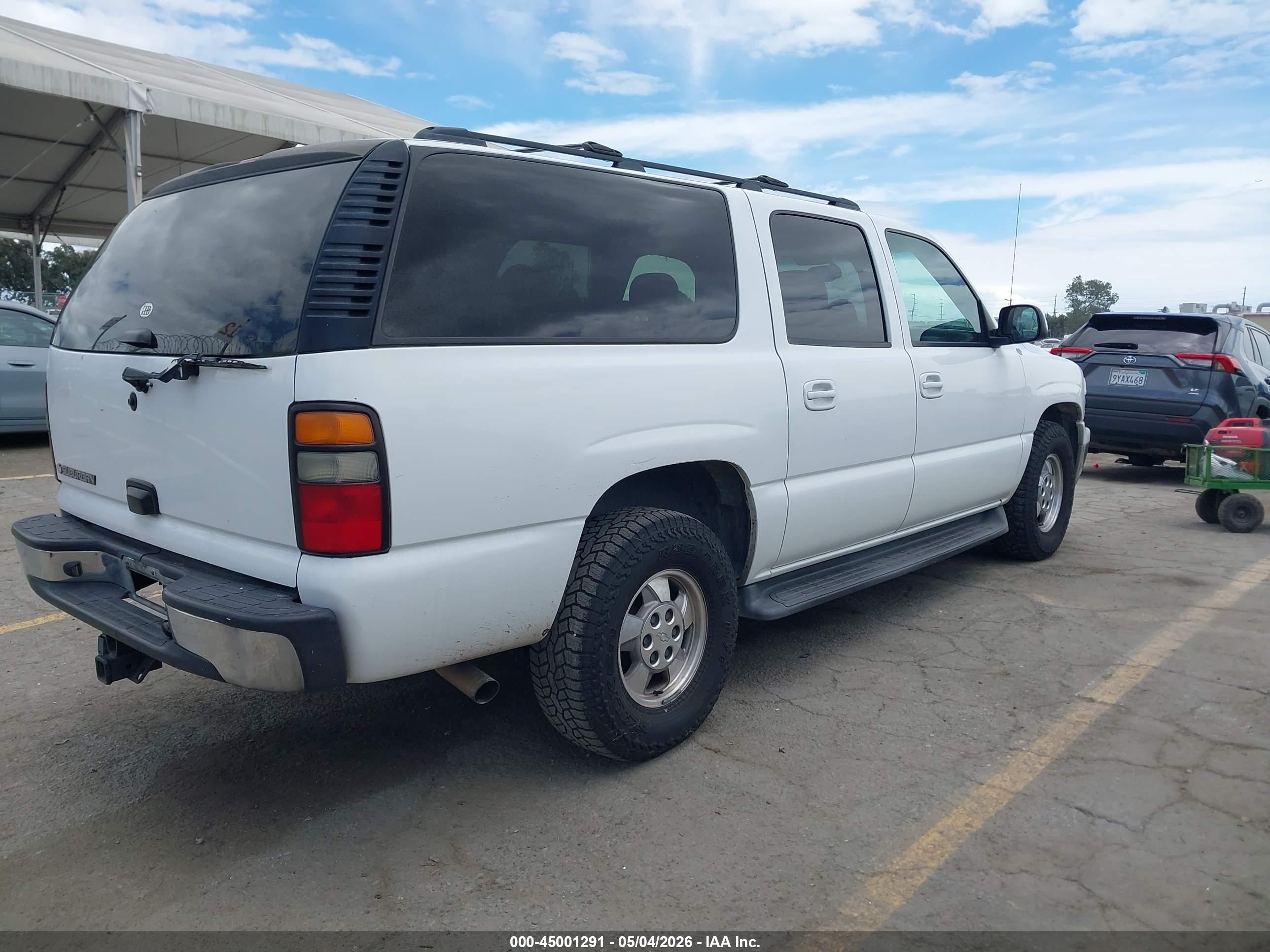 CHEVROLET SUBURBAN image 4