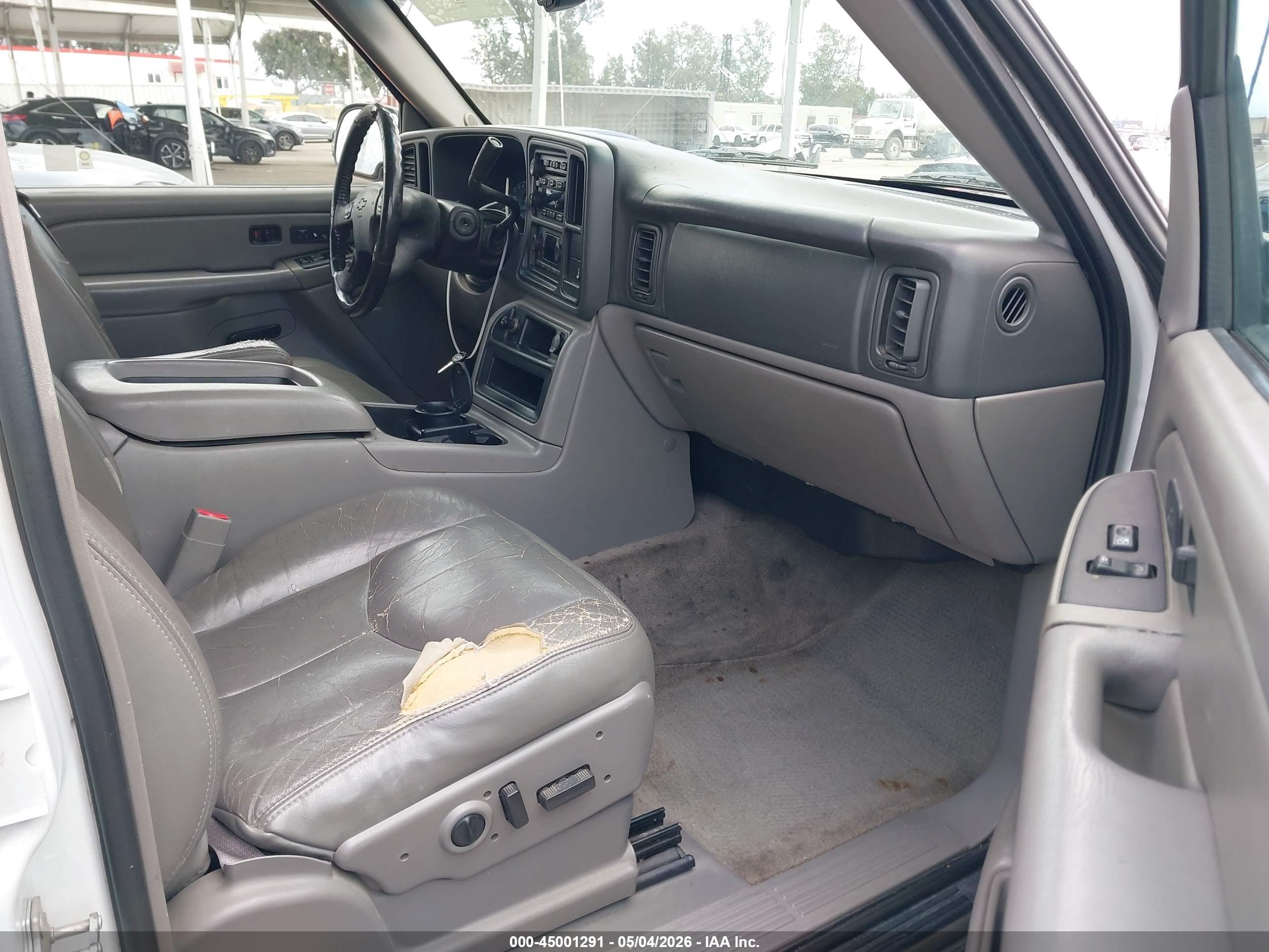 CHEVROLET SUBURBAN image 5