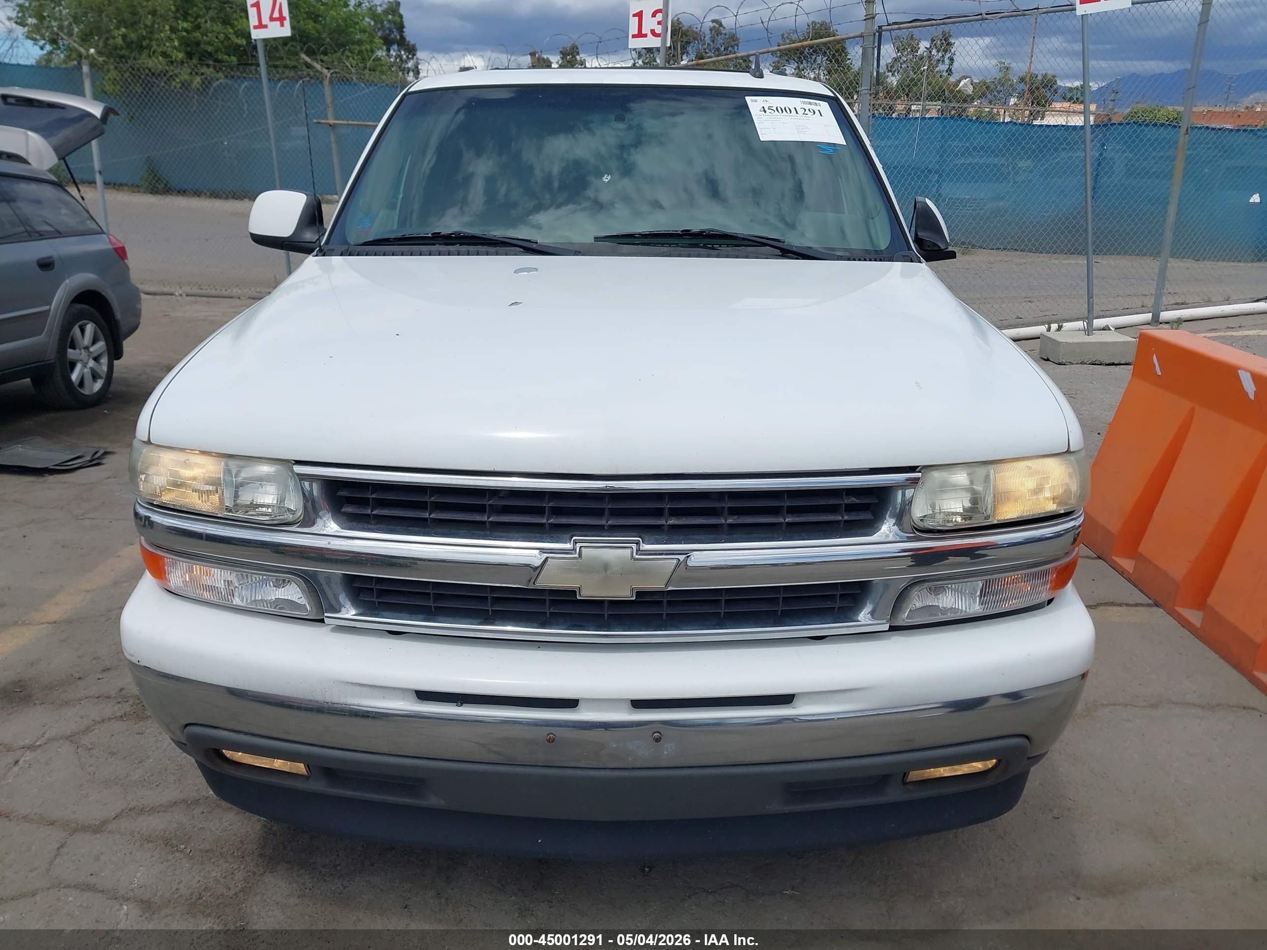 CHEVROLET SUBURBAN image 6
