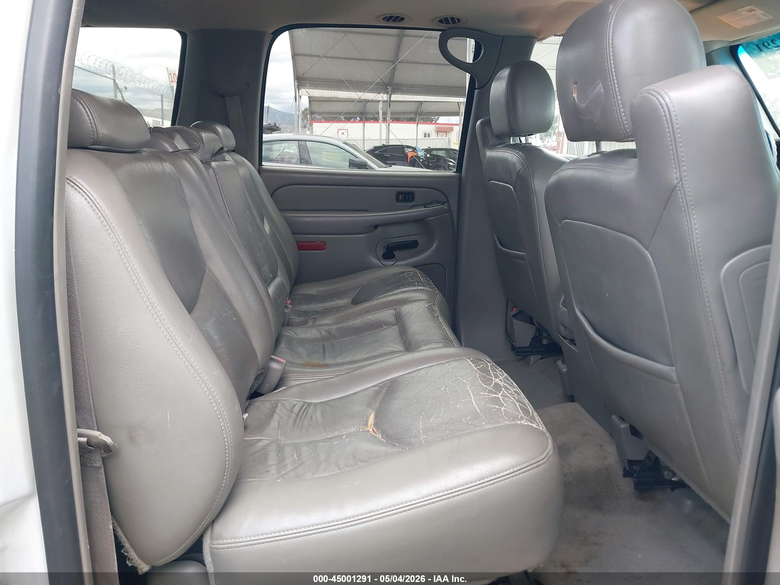 CHEVROLET SUBURBAN image 8