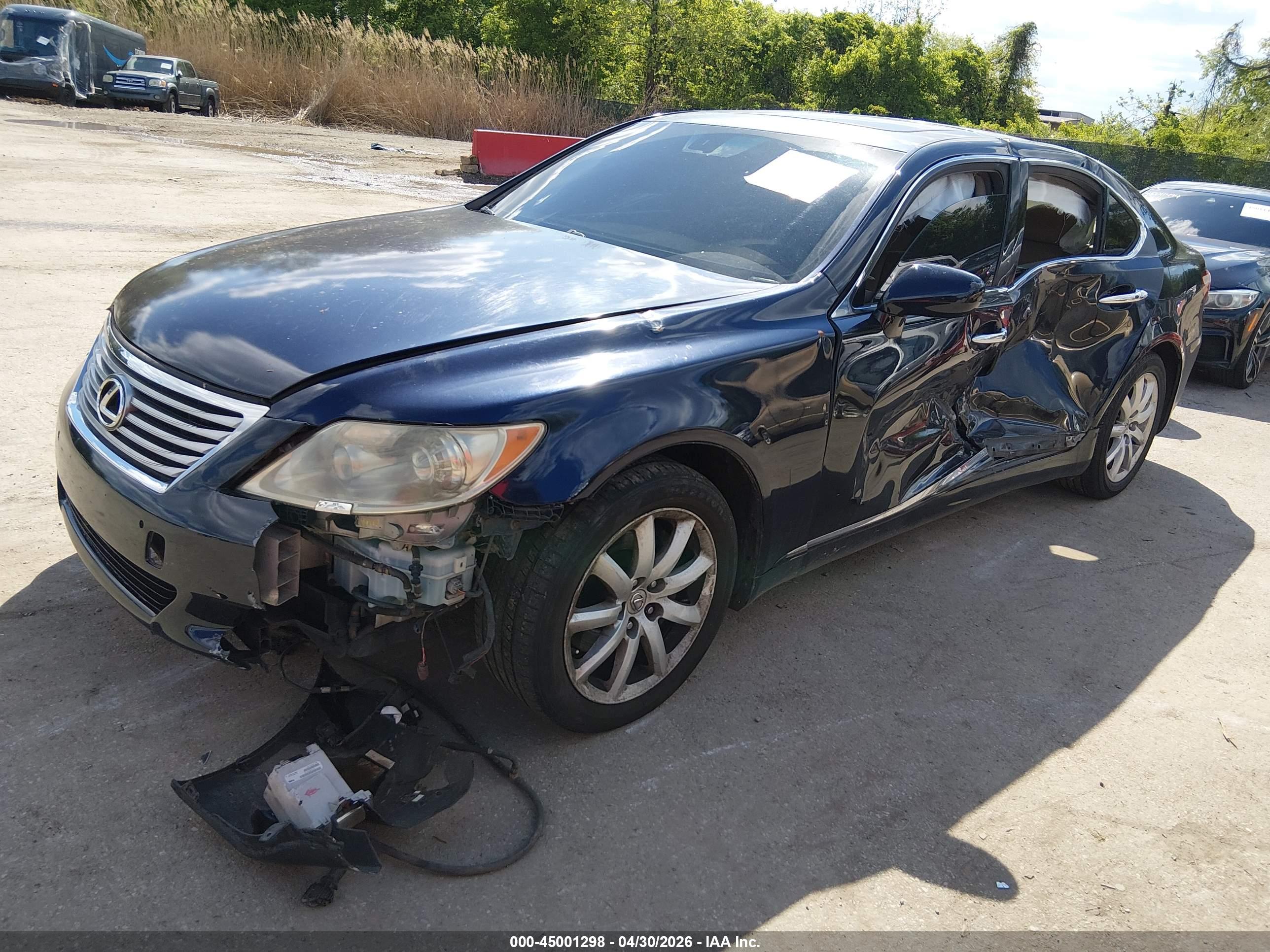 LEXUS LS image 2