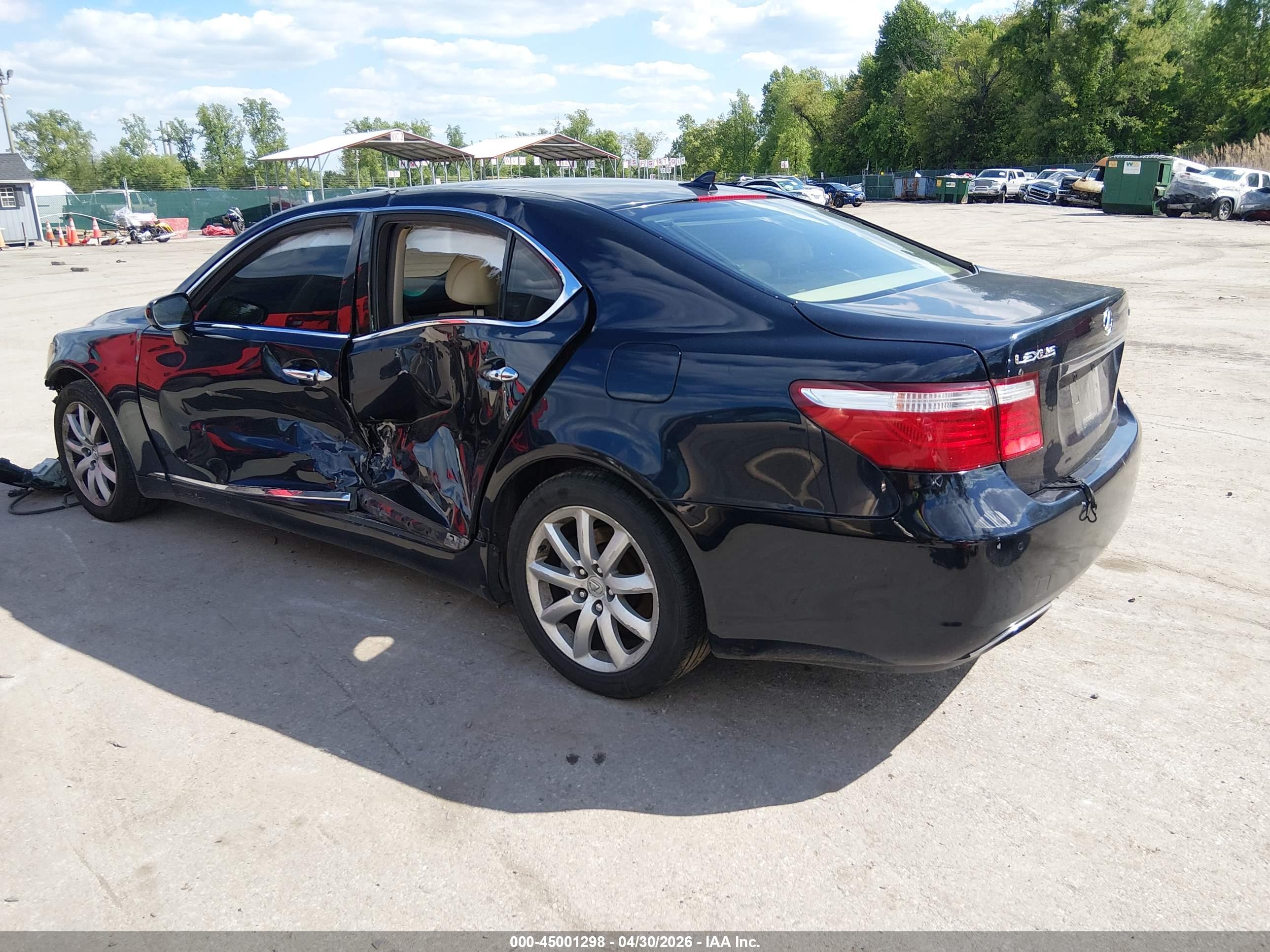 LEXUS LS image 3