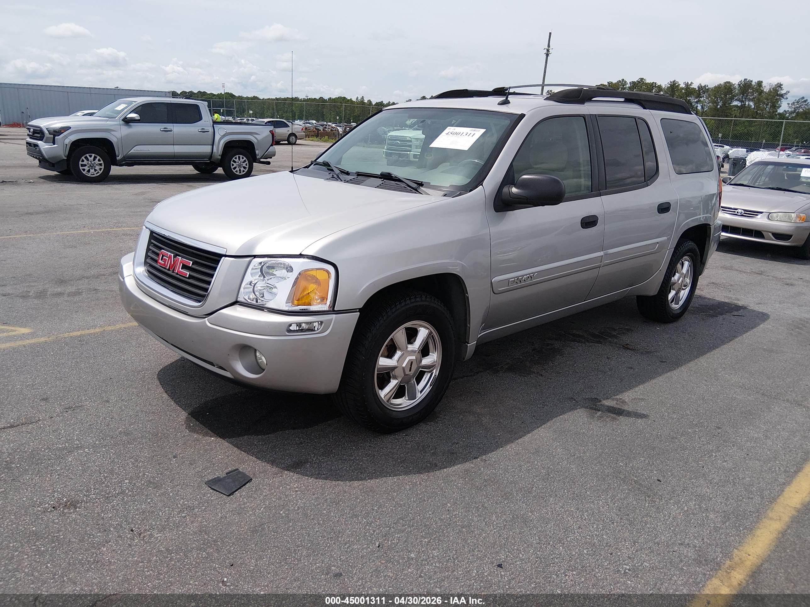 GMC ENVOY image 2