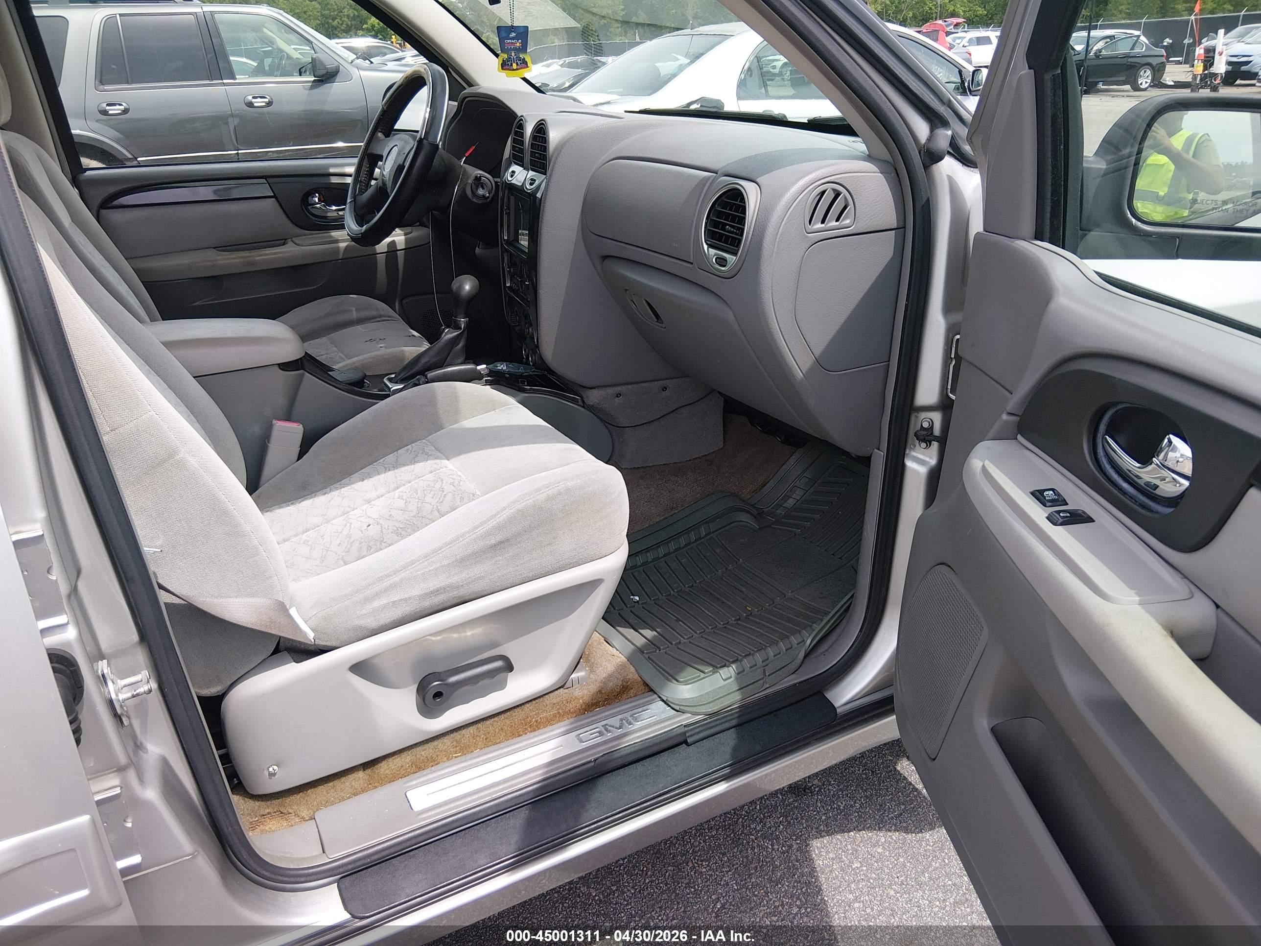 GMC ENVOY image 5