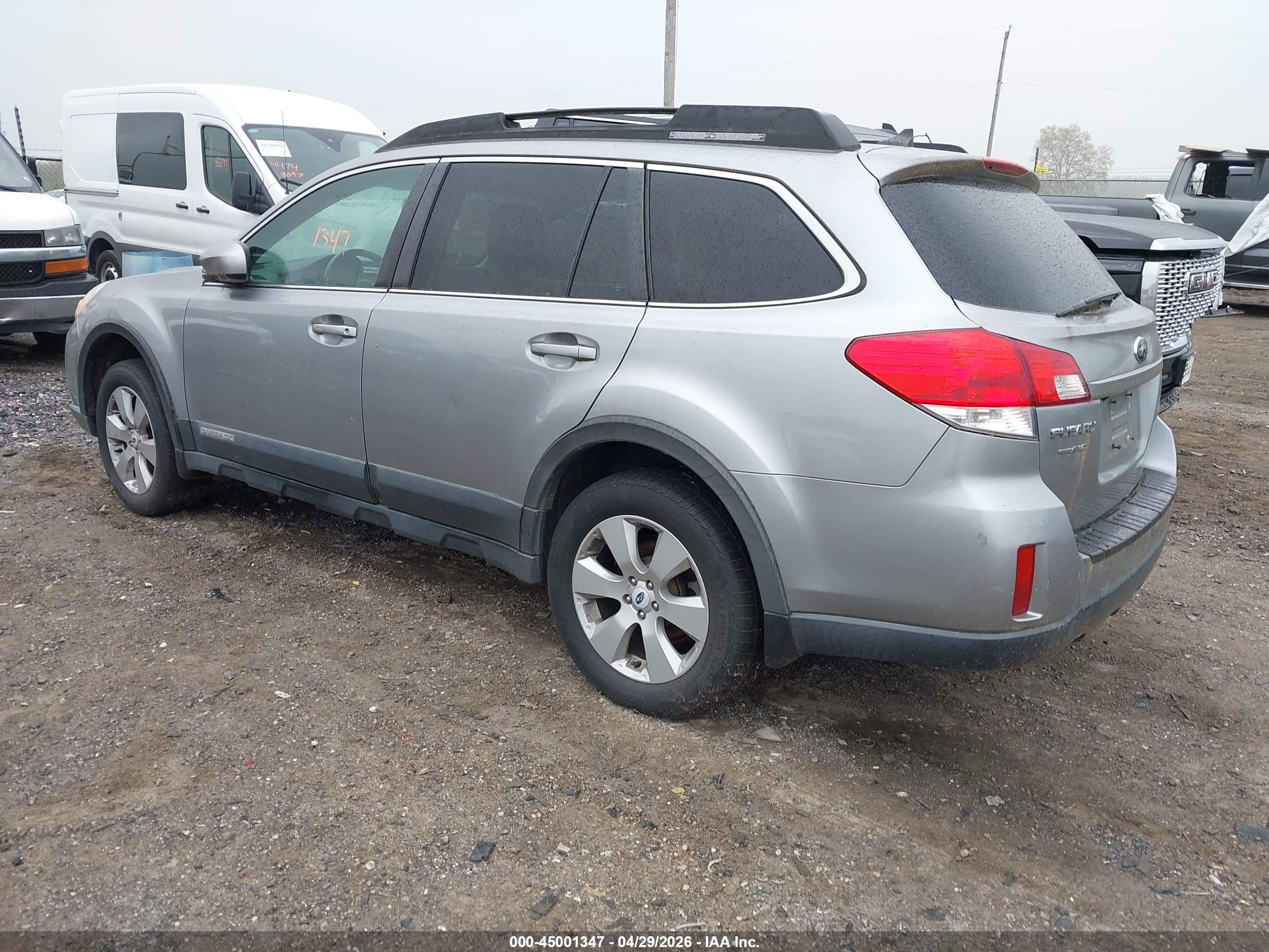 SUBARU OUTBACK image 3