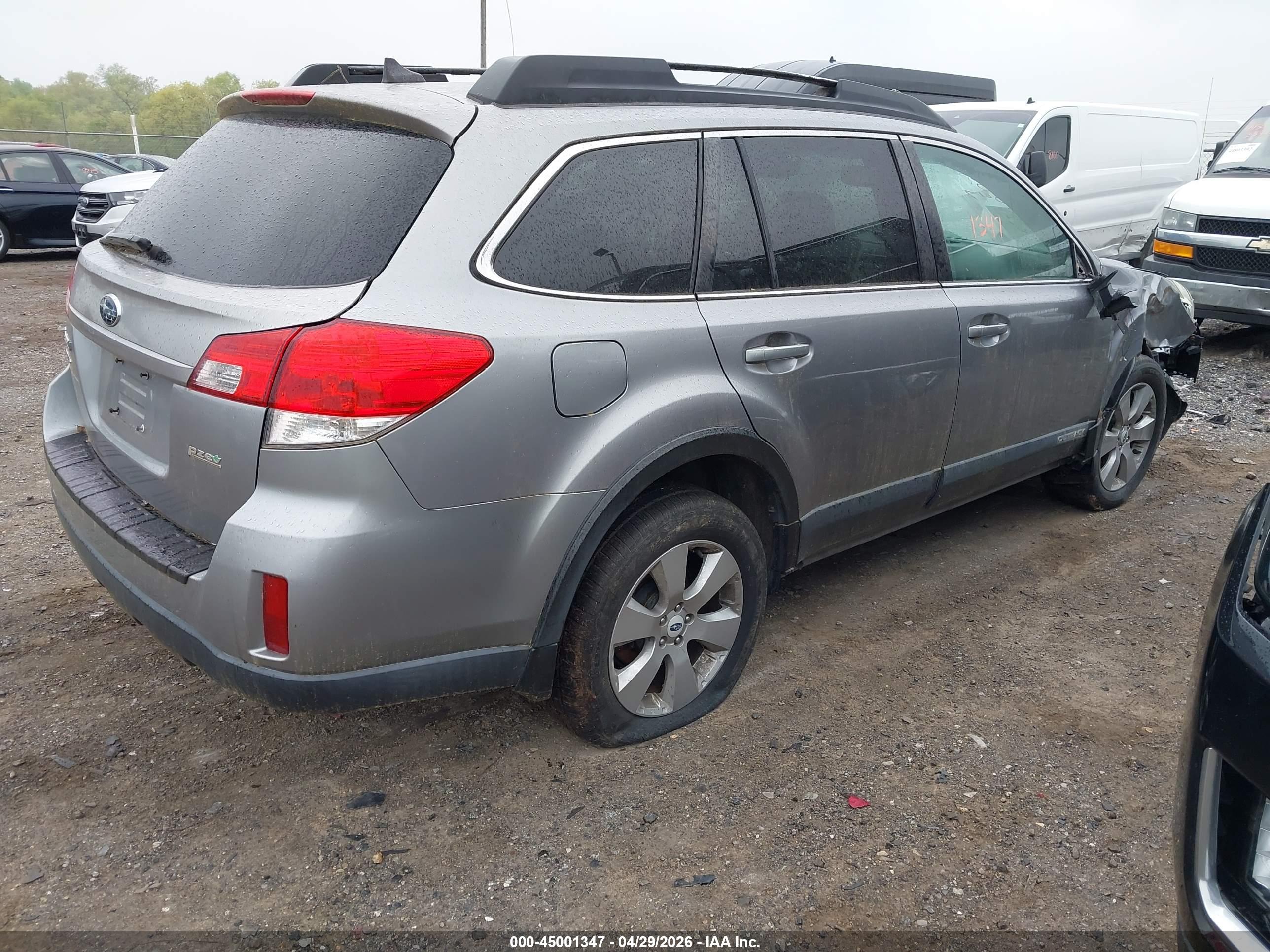 SUBARU OUTBACK image 4