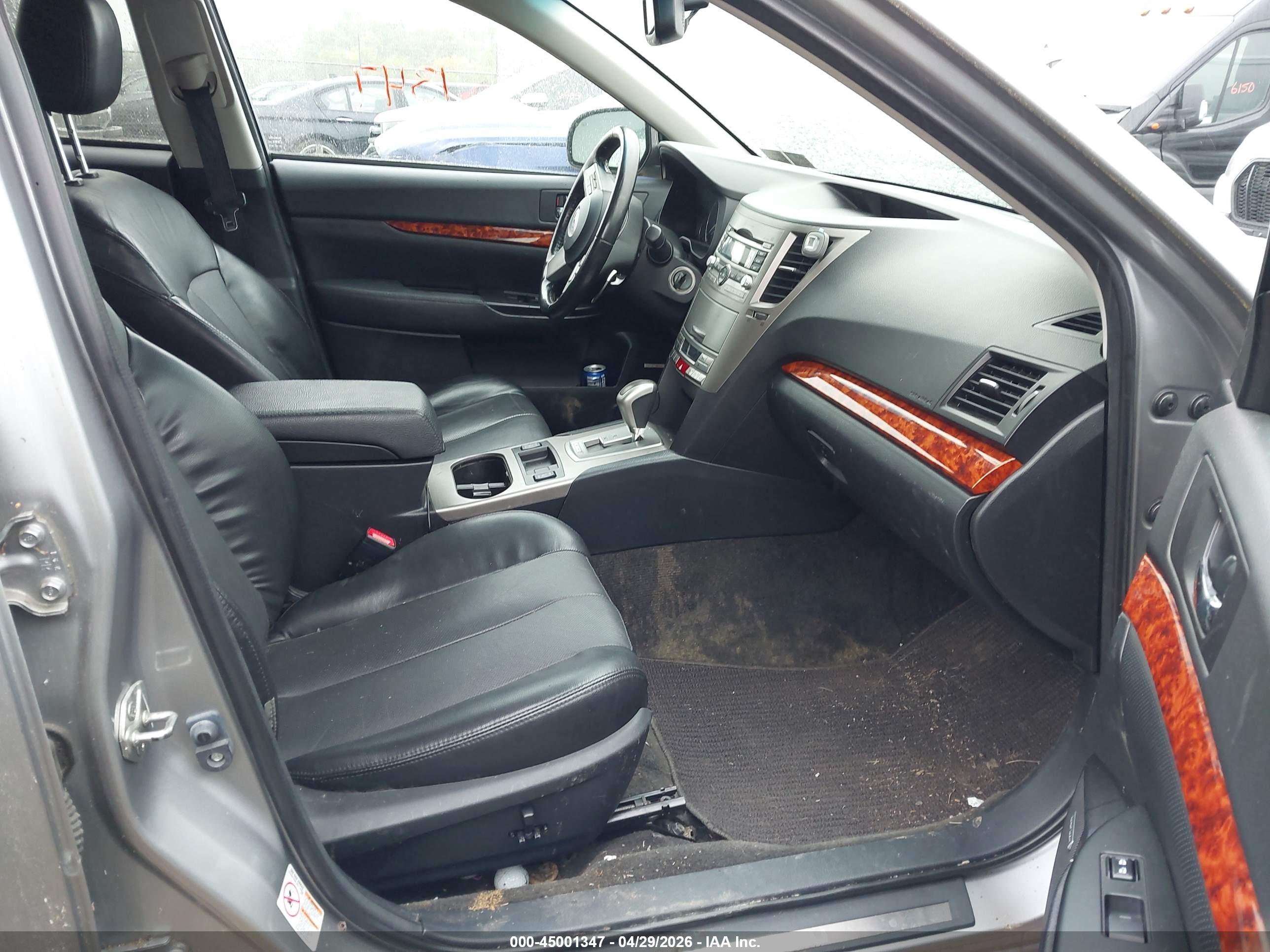 SUBARU OUTBACK image 5