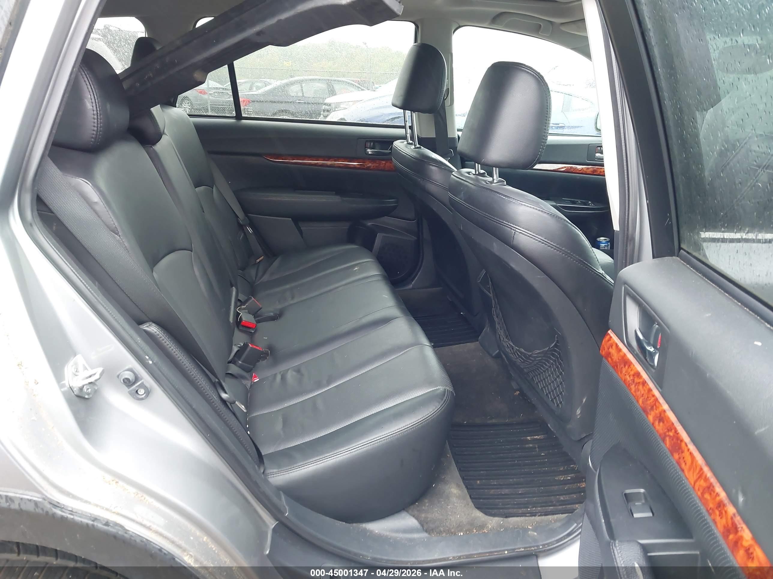 SUBARU OUTBACK image 8