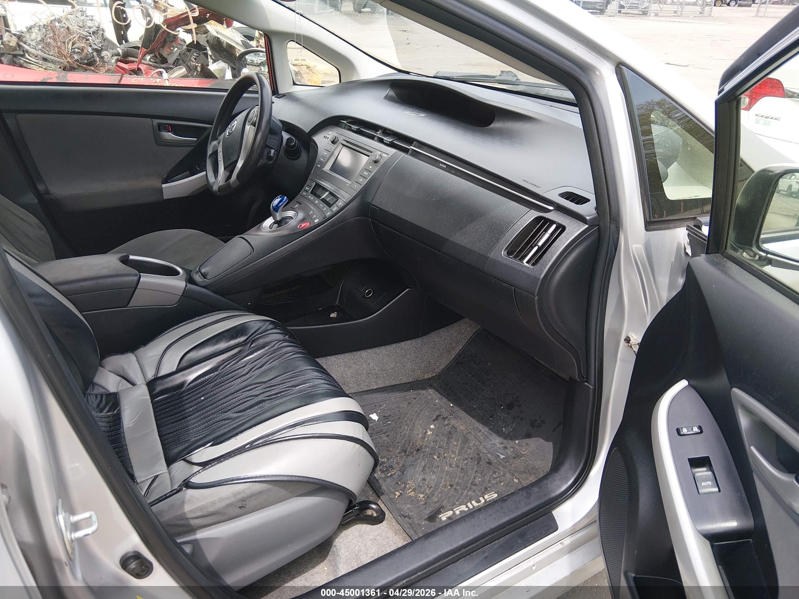 TOYOTA PRIUS image 5