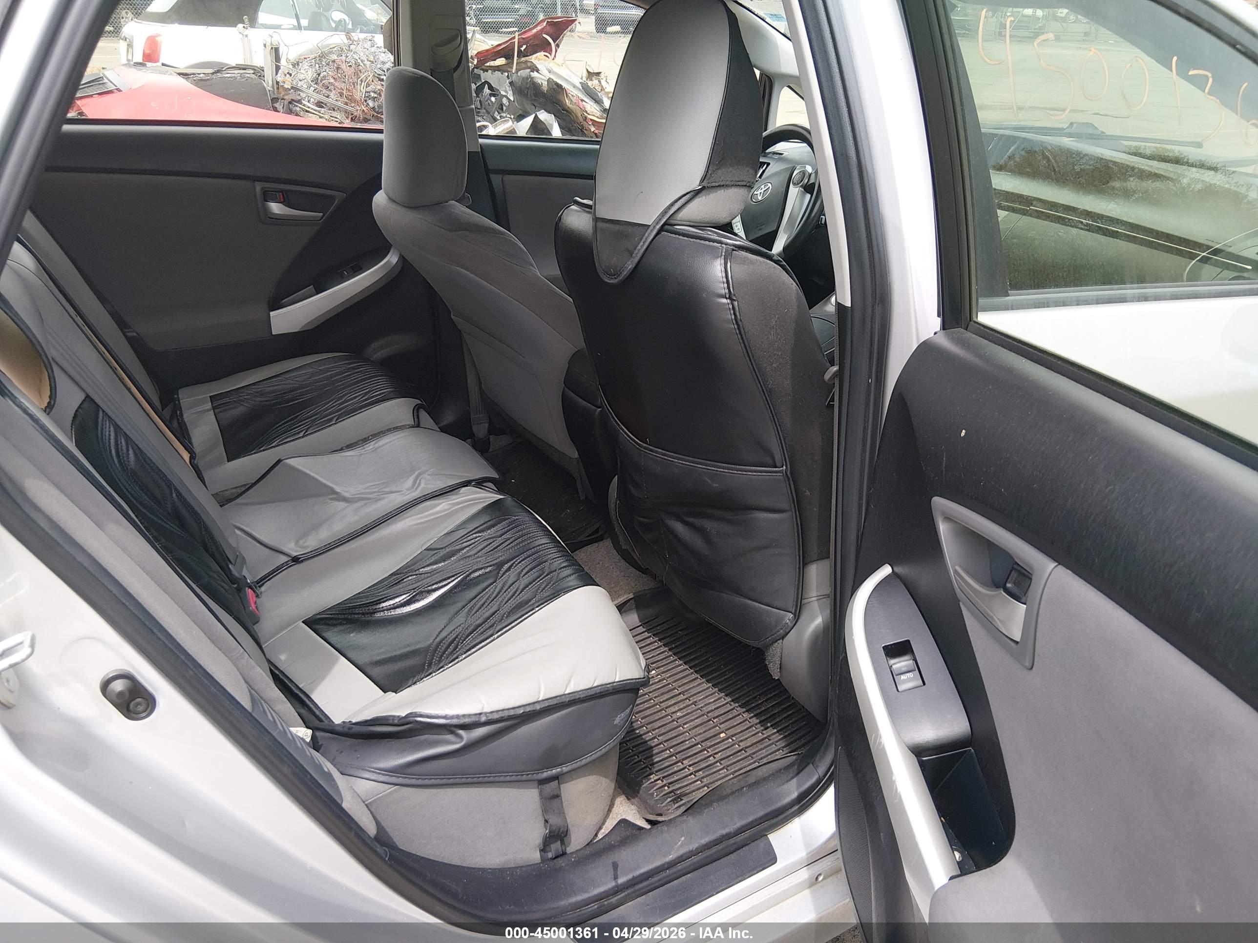 TOYOTA PRIUS image 8