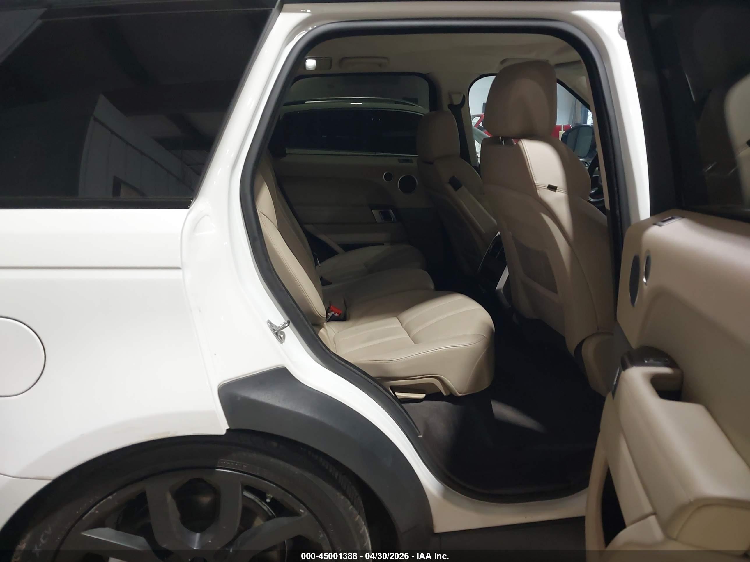 LAND ROVER image 8