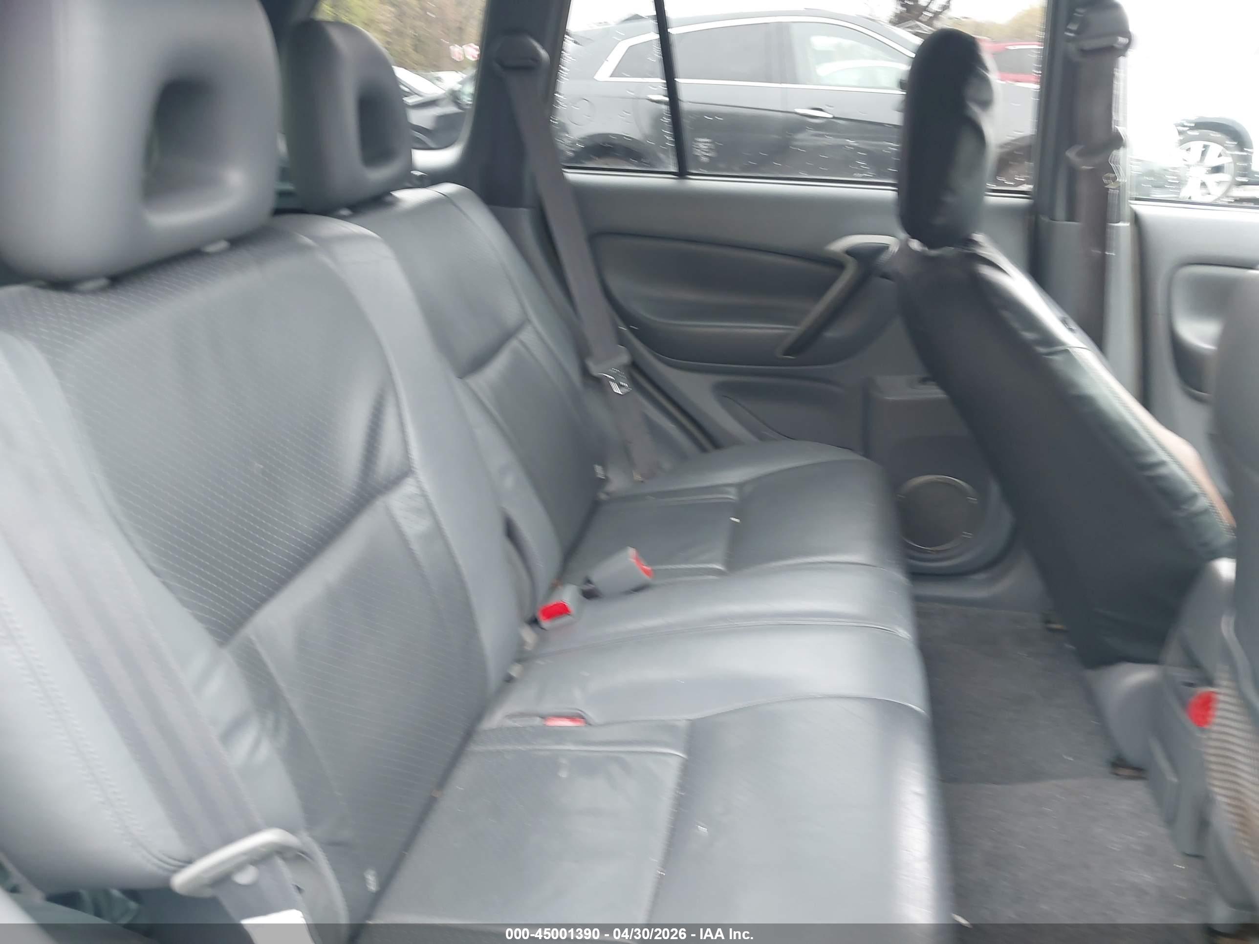 TOYOTA RAV4 image 8