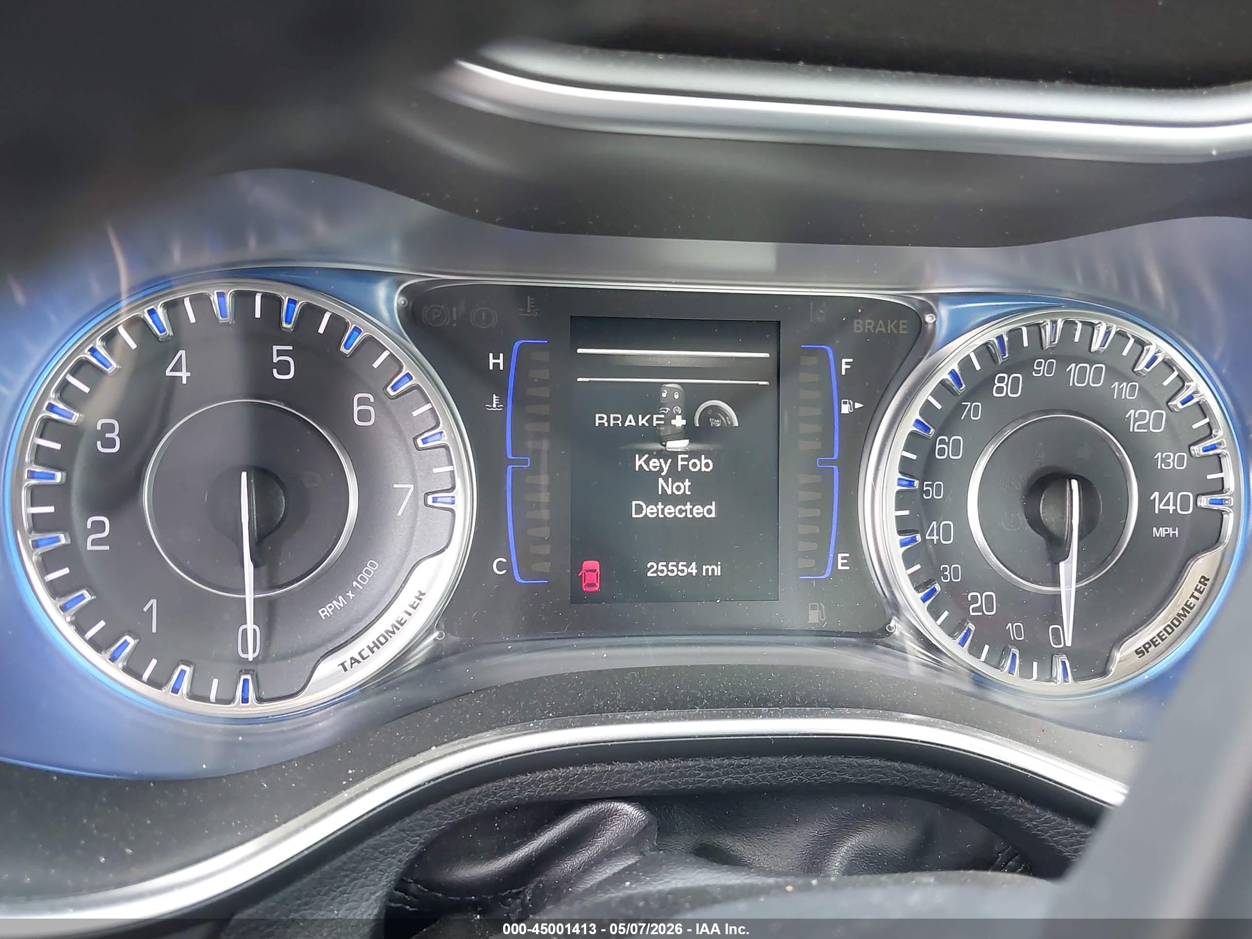 CHRYSLER 200 image 7