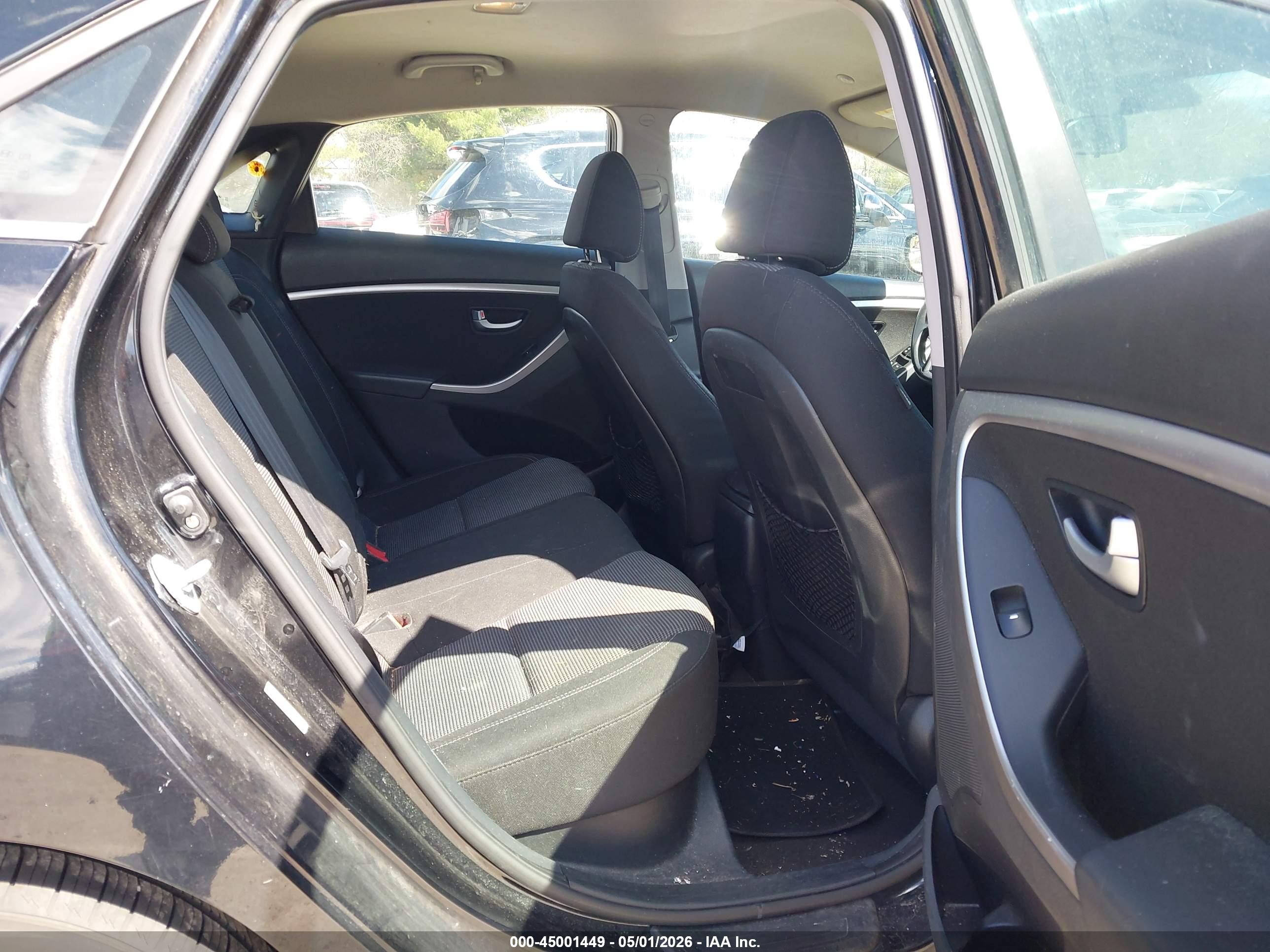 HYUNDAI ELANTRA image 8