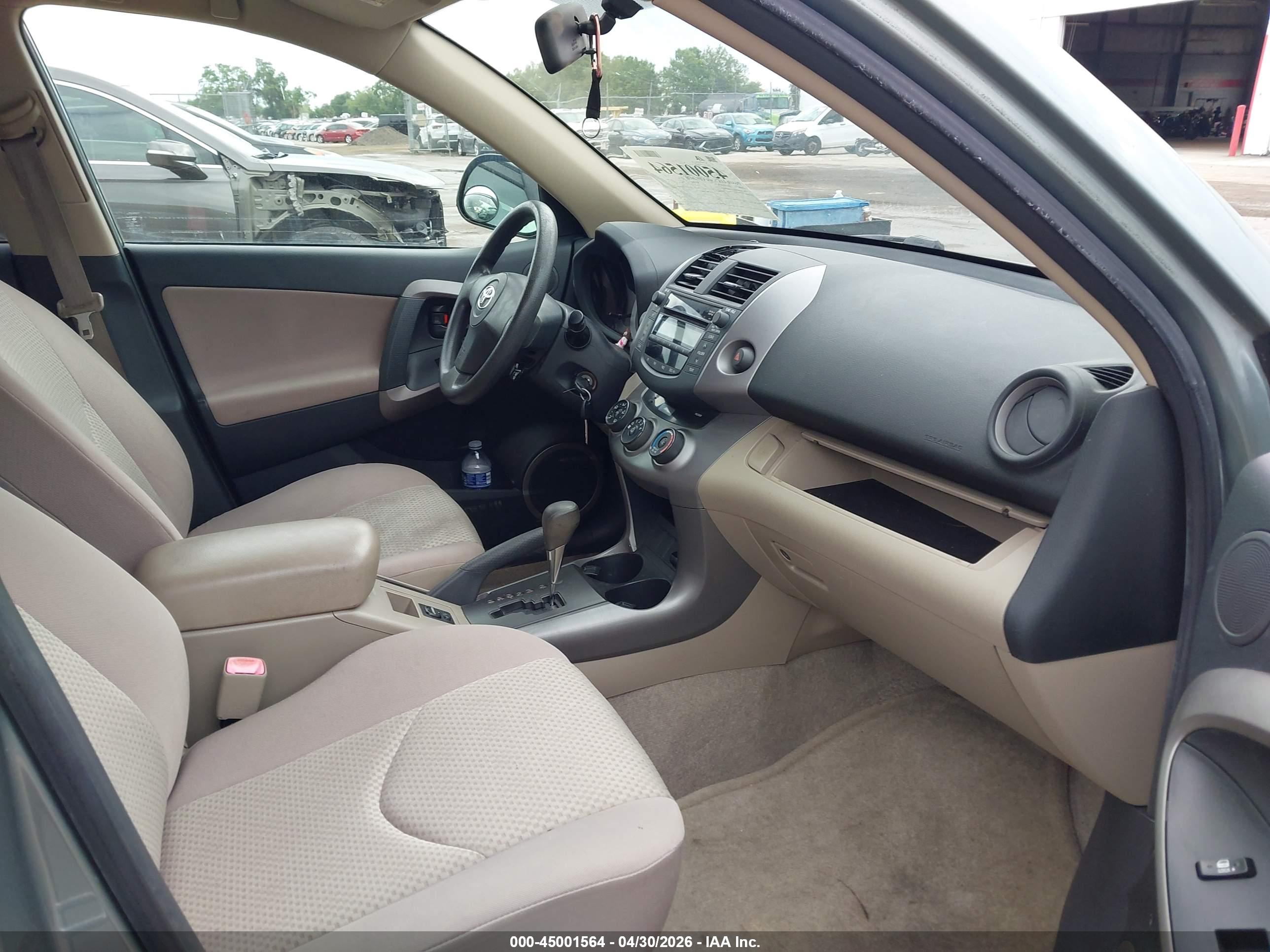 TOYOTA RAV4 image 5