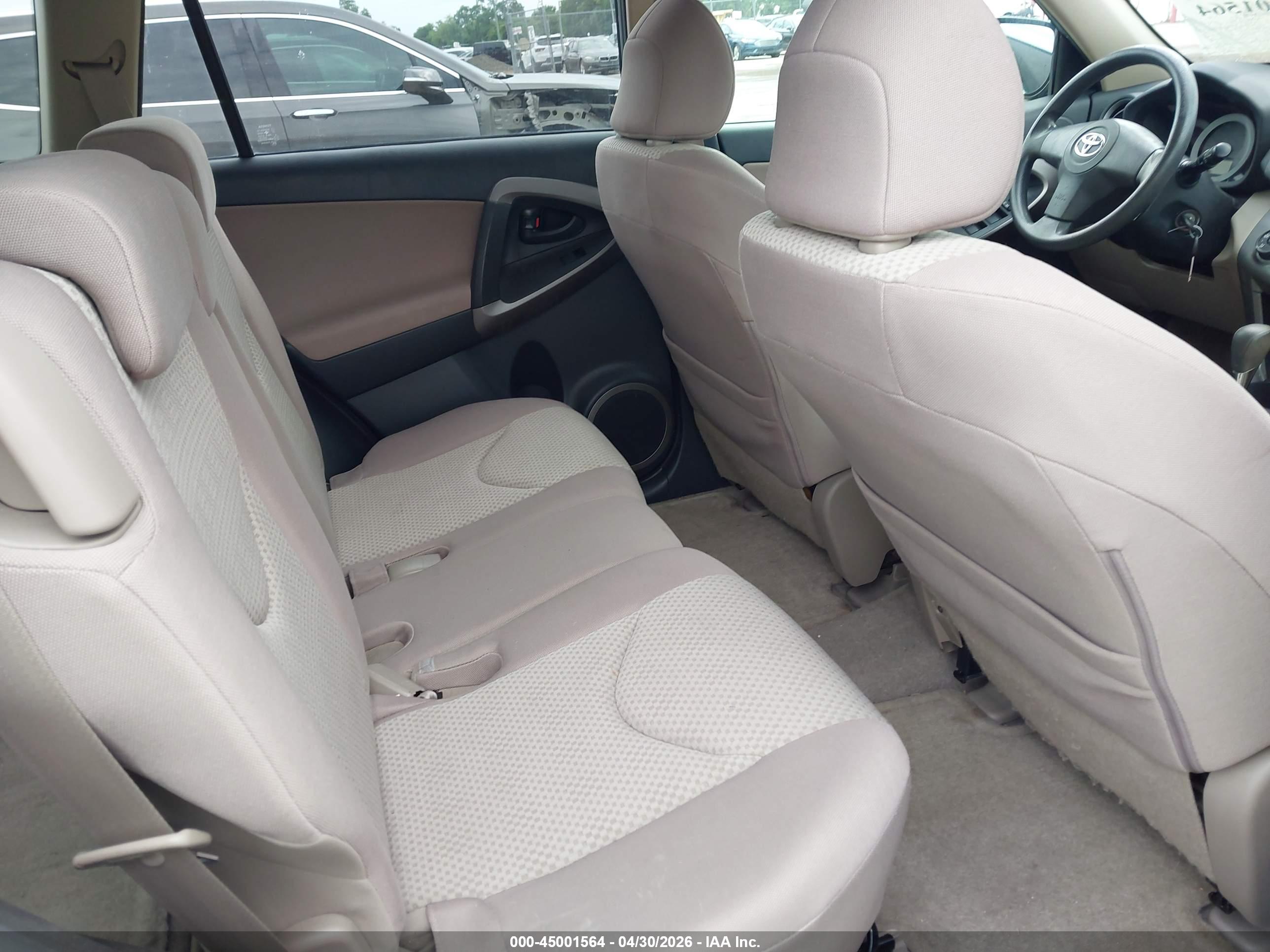 TOYOTA RAV4 image 8
