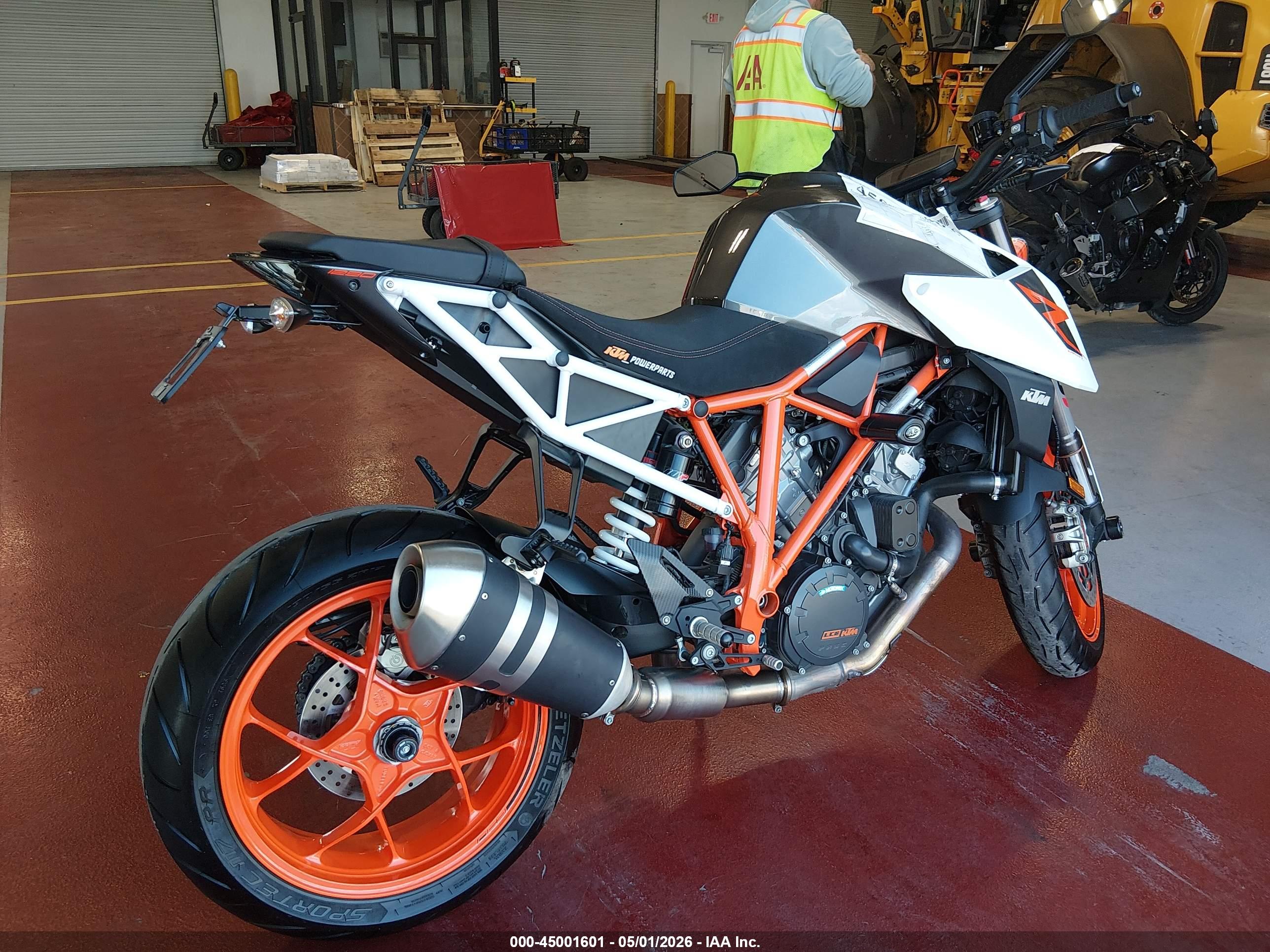 KTM 1290 image 4