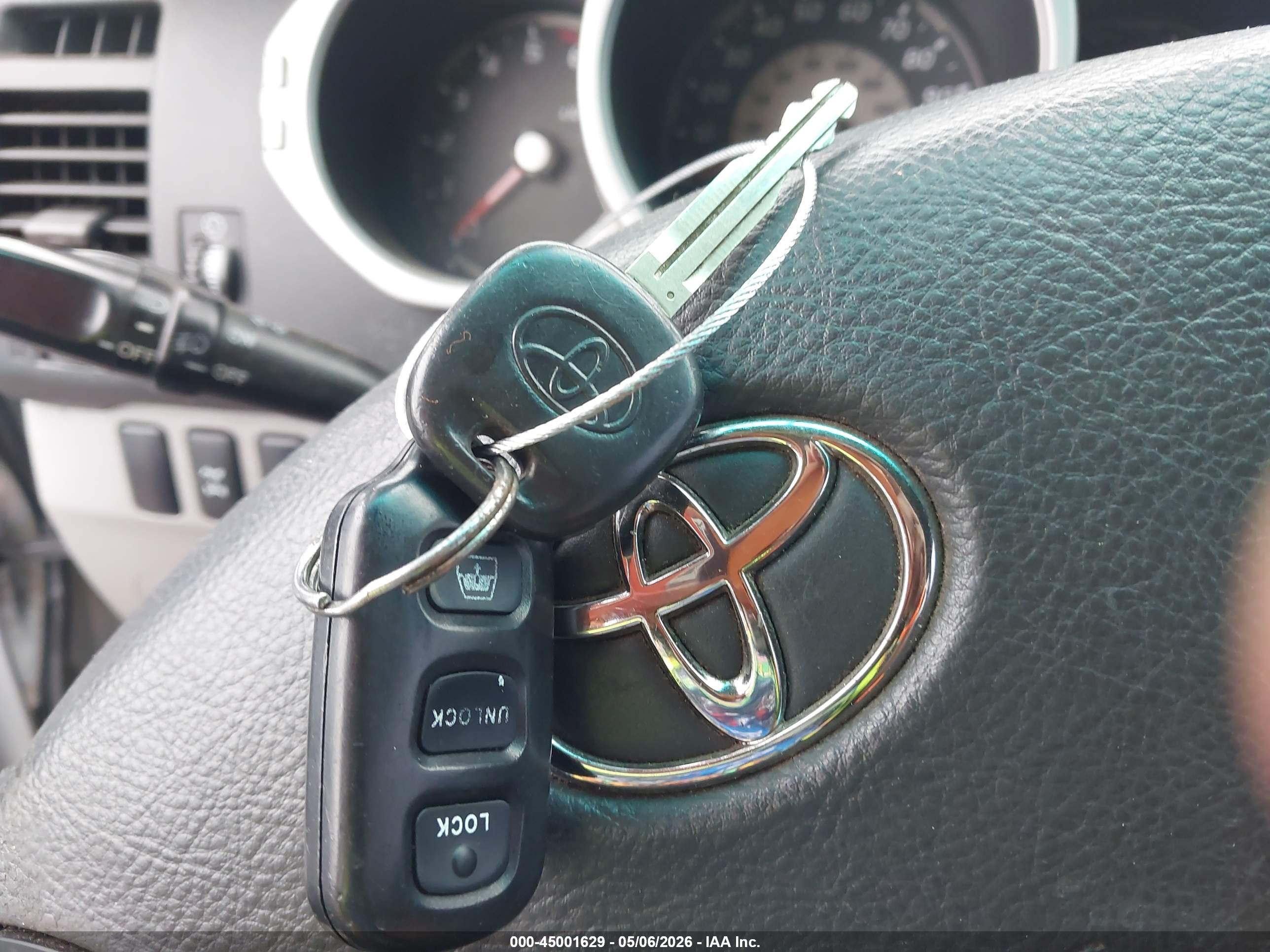 TOYOTA 4RUNNER image 11
