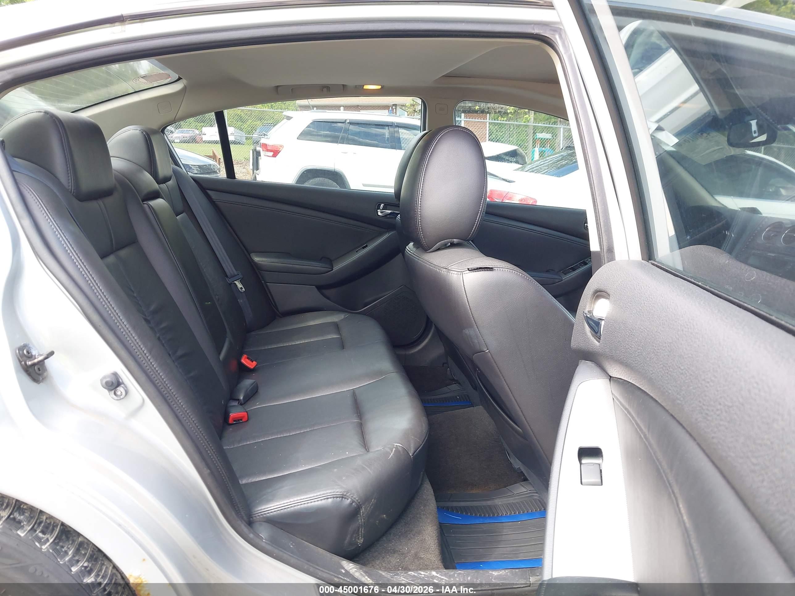 NISSAN ALTIMA image 8