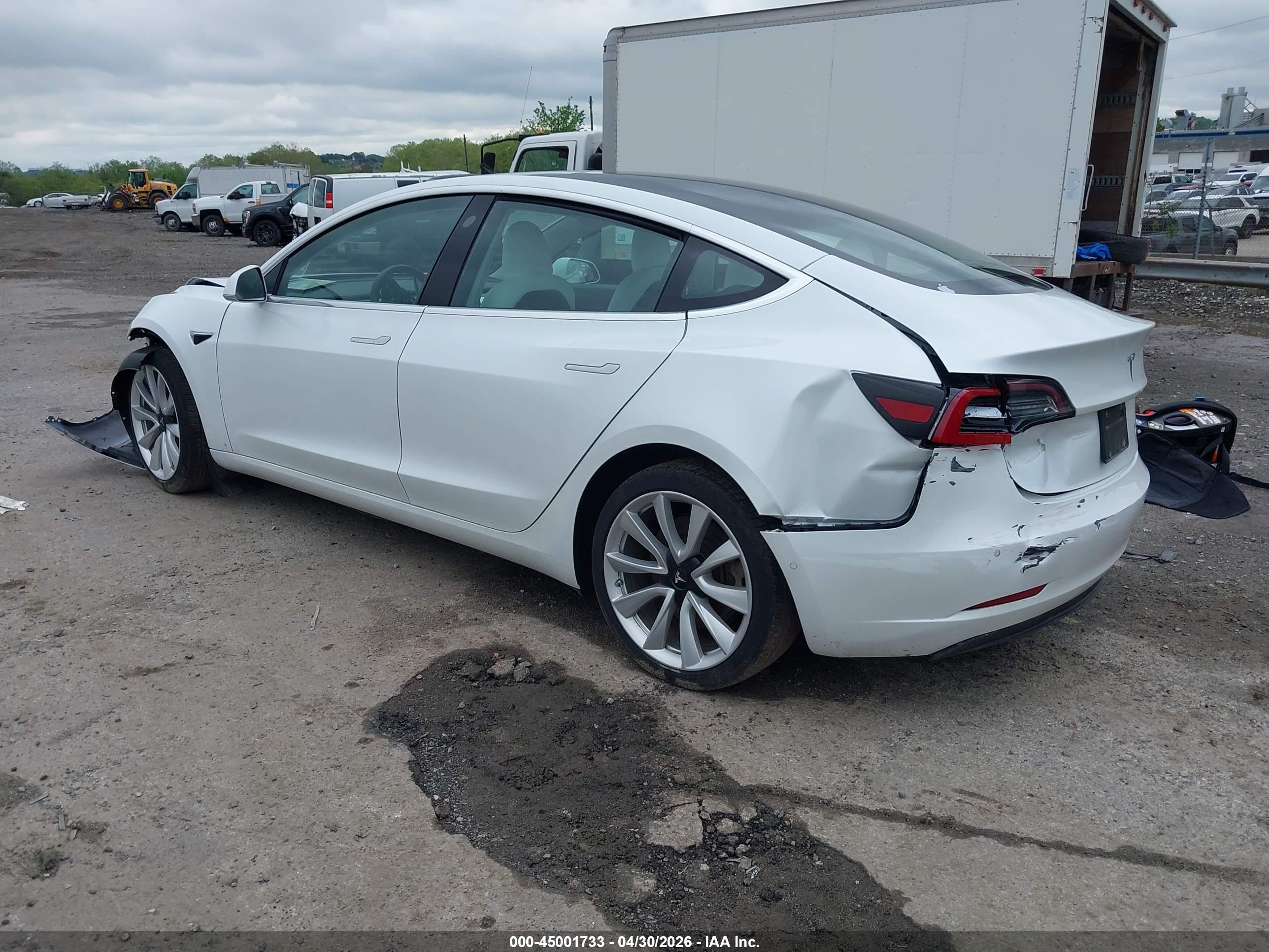 TESLA MODEL image 3