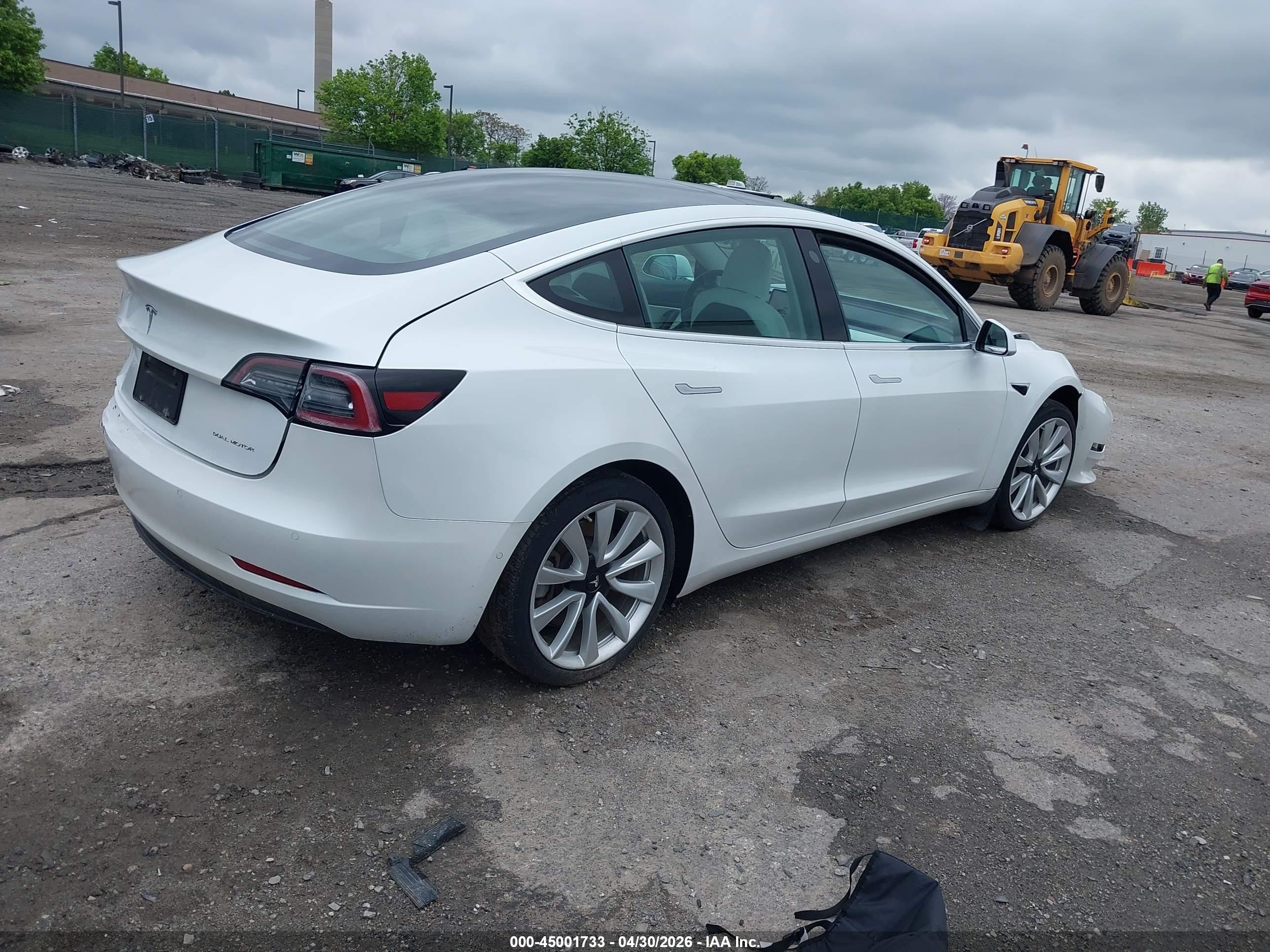 TESLA MODEL image 4