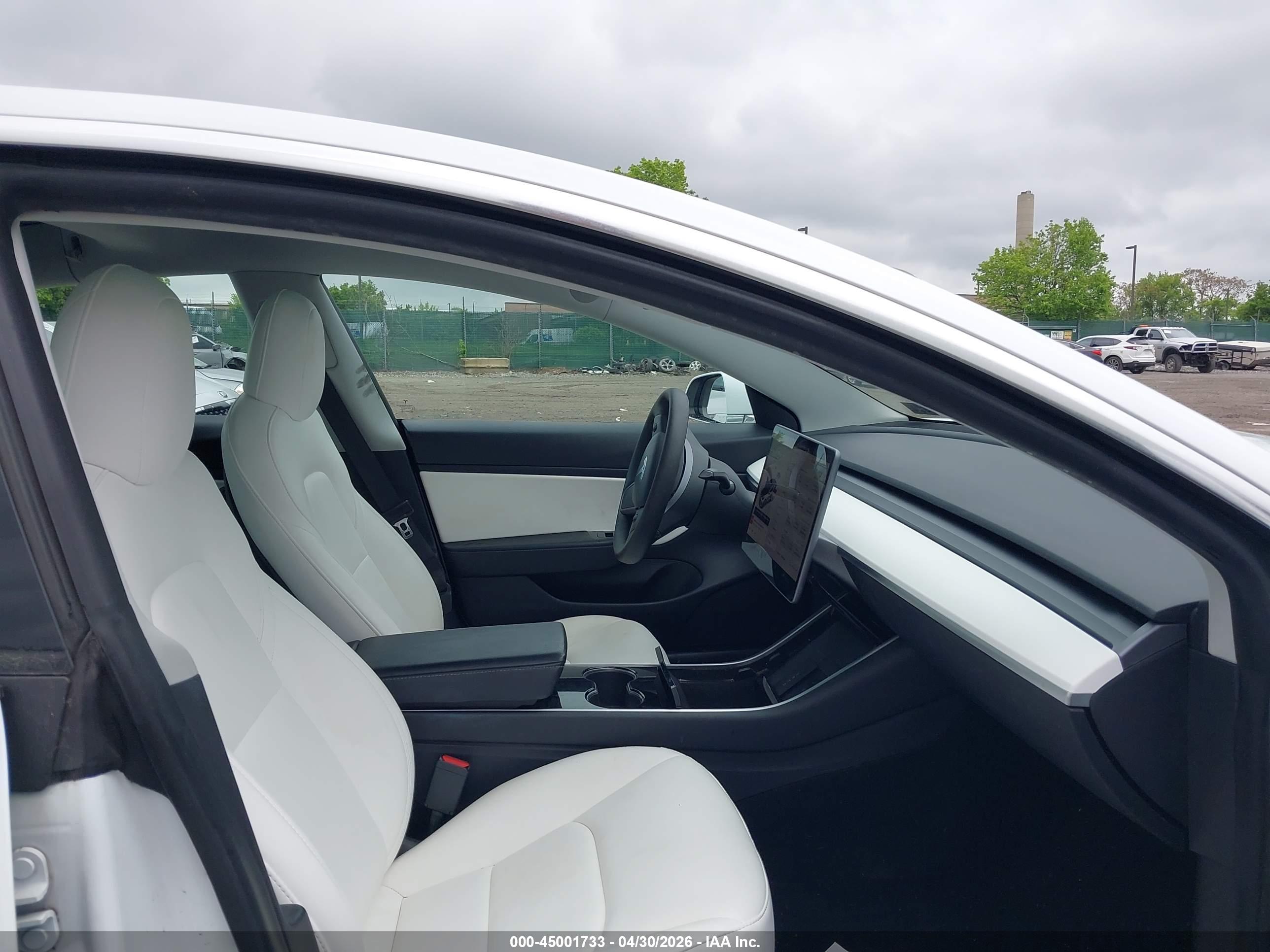 TESLA MODEL image 5