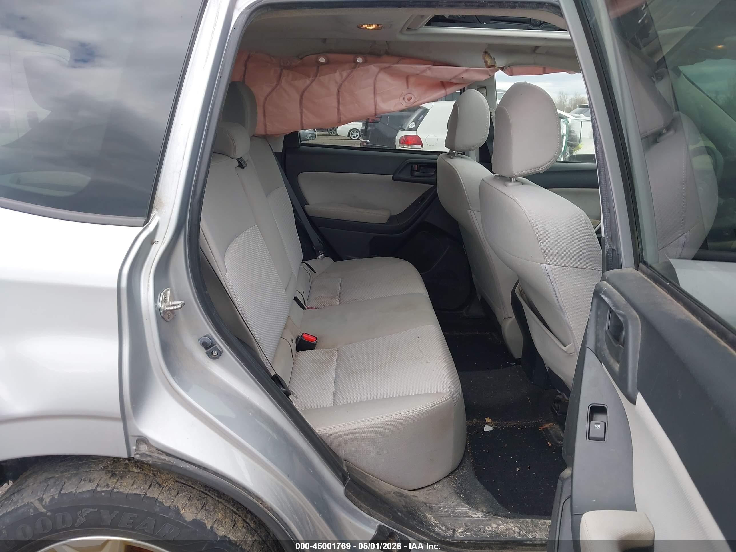 SUBARU FORESTER image 8