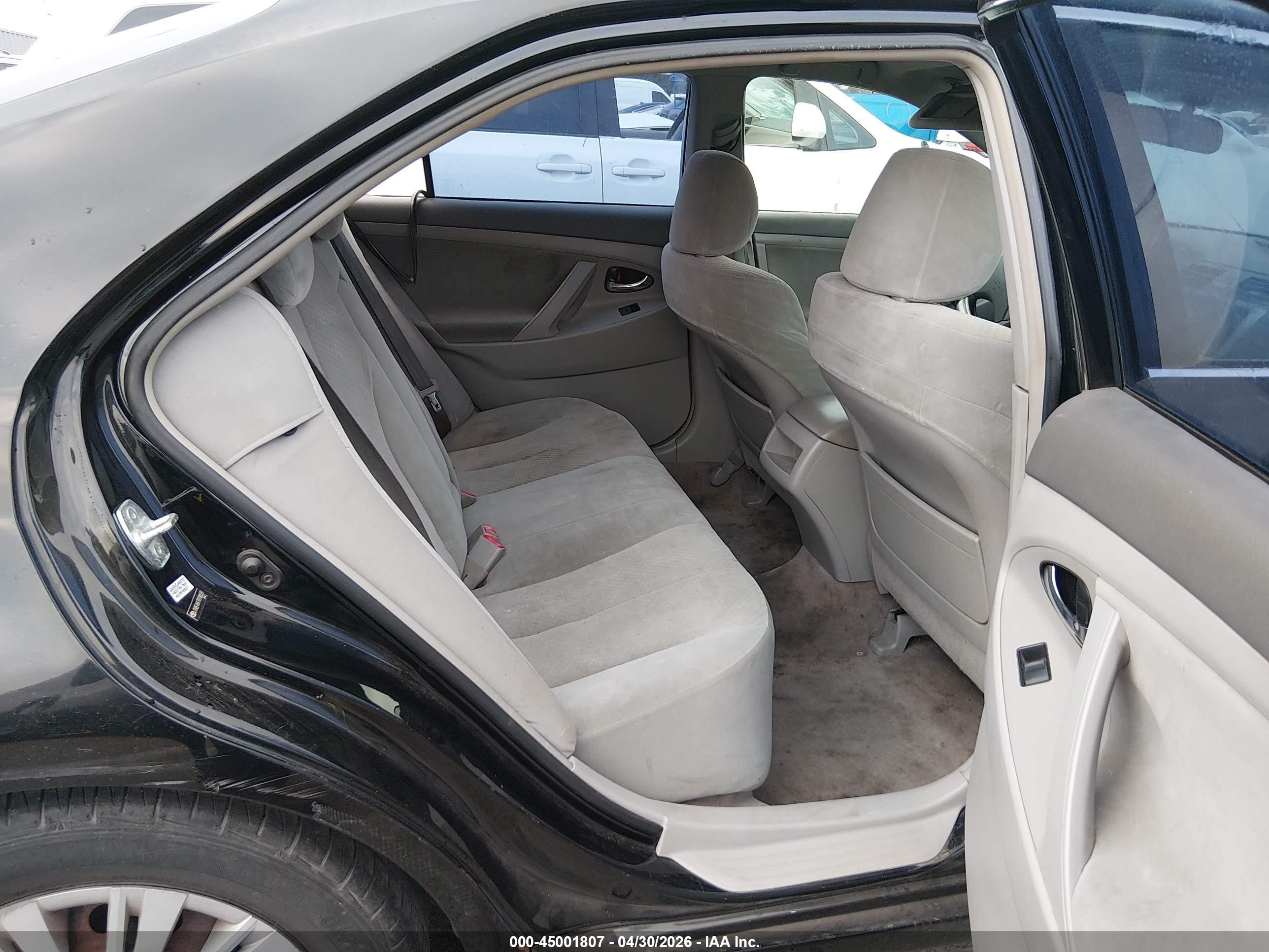 TOYOTA CAMRY image 8