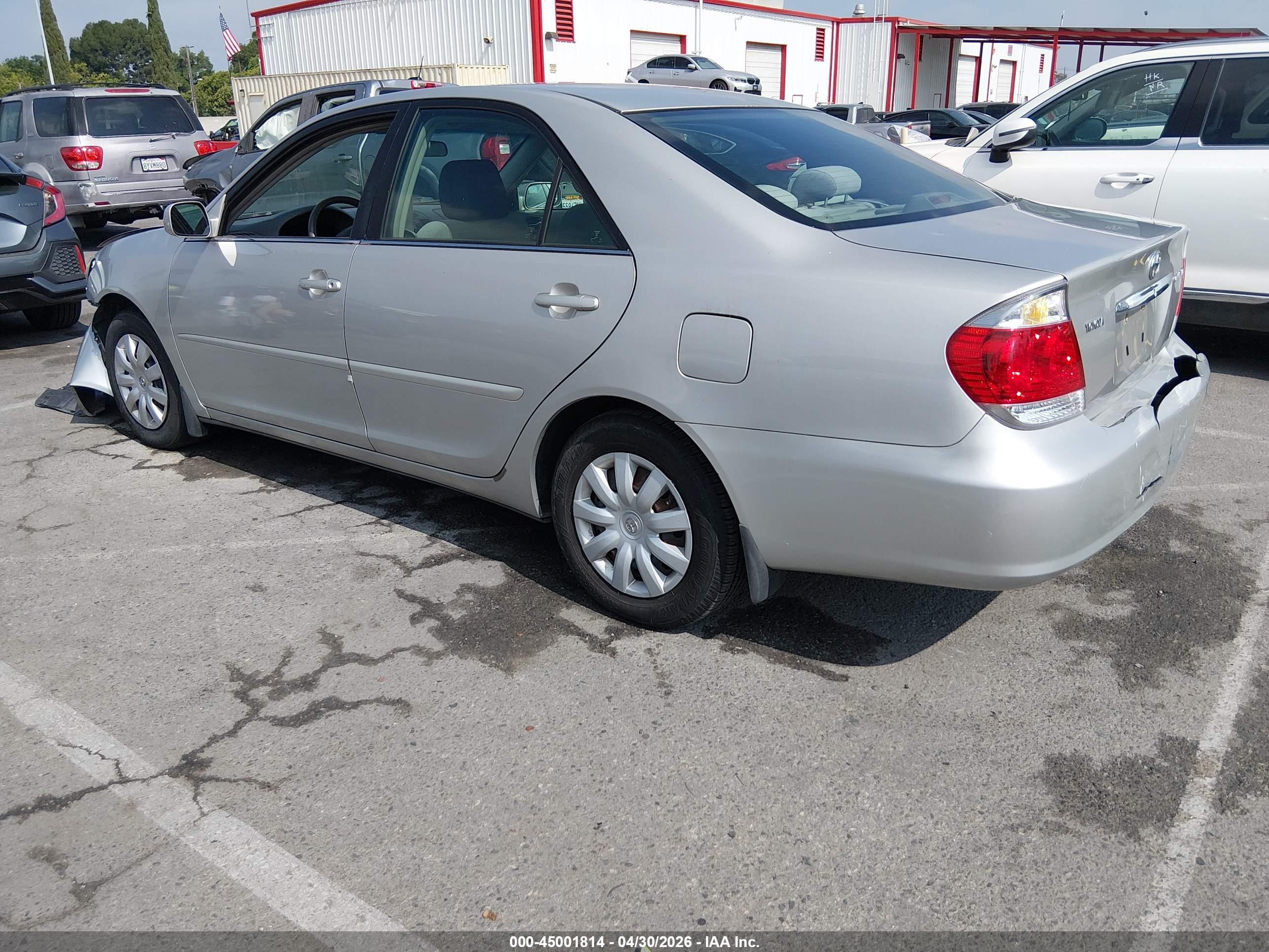 TOYOTA CAMRY image 3