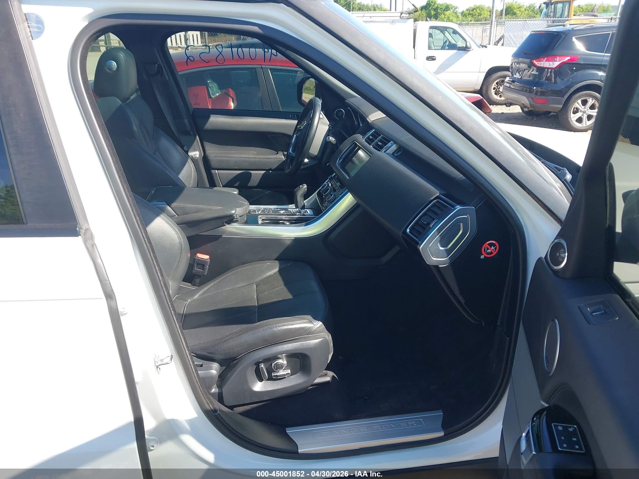 LAND ROVER image 5